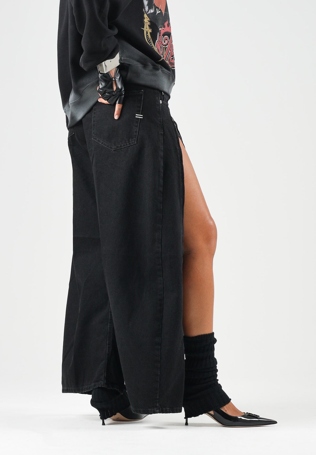 VICOLO Jeans NAYA nero per donna con gamba ampia e zip apribili al fondo. DAC5014 ADENE VICOLO