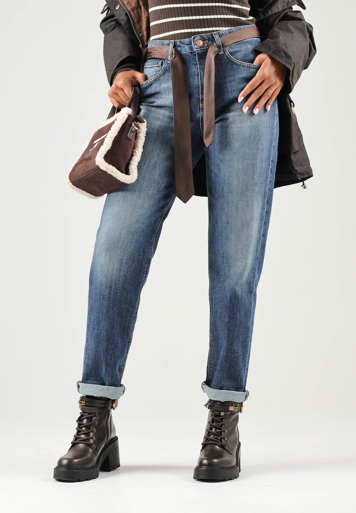 VICOLO Jeans MAGGIE blu per donna con vita alta e risvolto sul fondo. DAC5034 ADEBL VICOLO