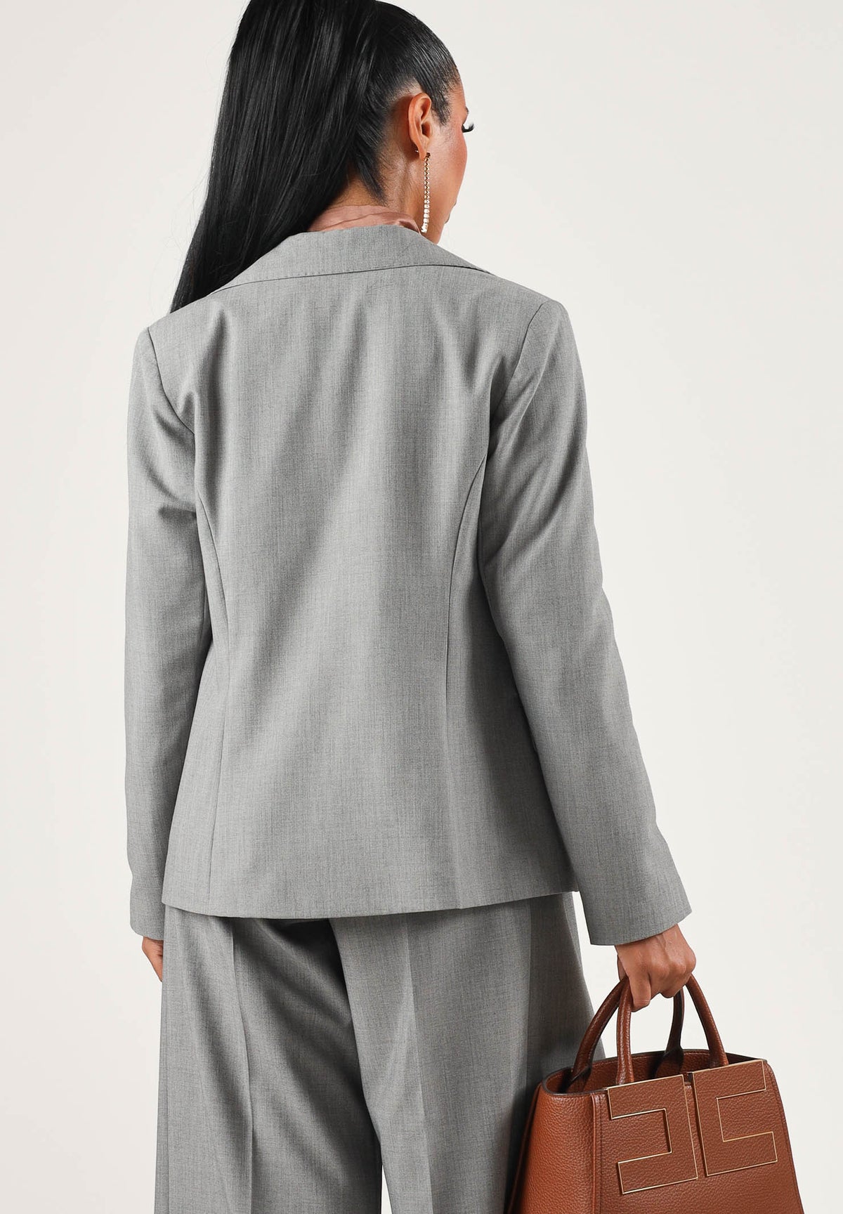 VICOLO Giacca monopetto grigia per donna con revers classici, bottone ricoperto e tasche con patta. TAC0318 A193 VICOLO