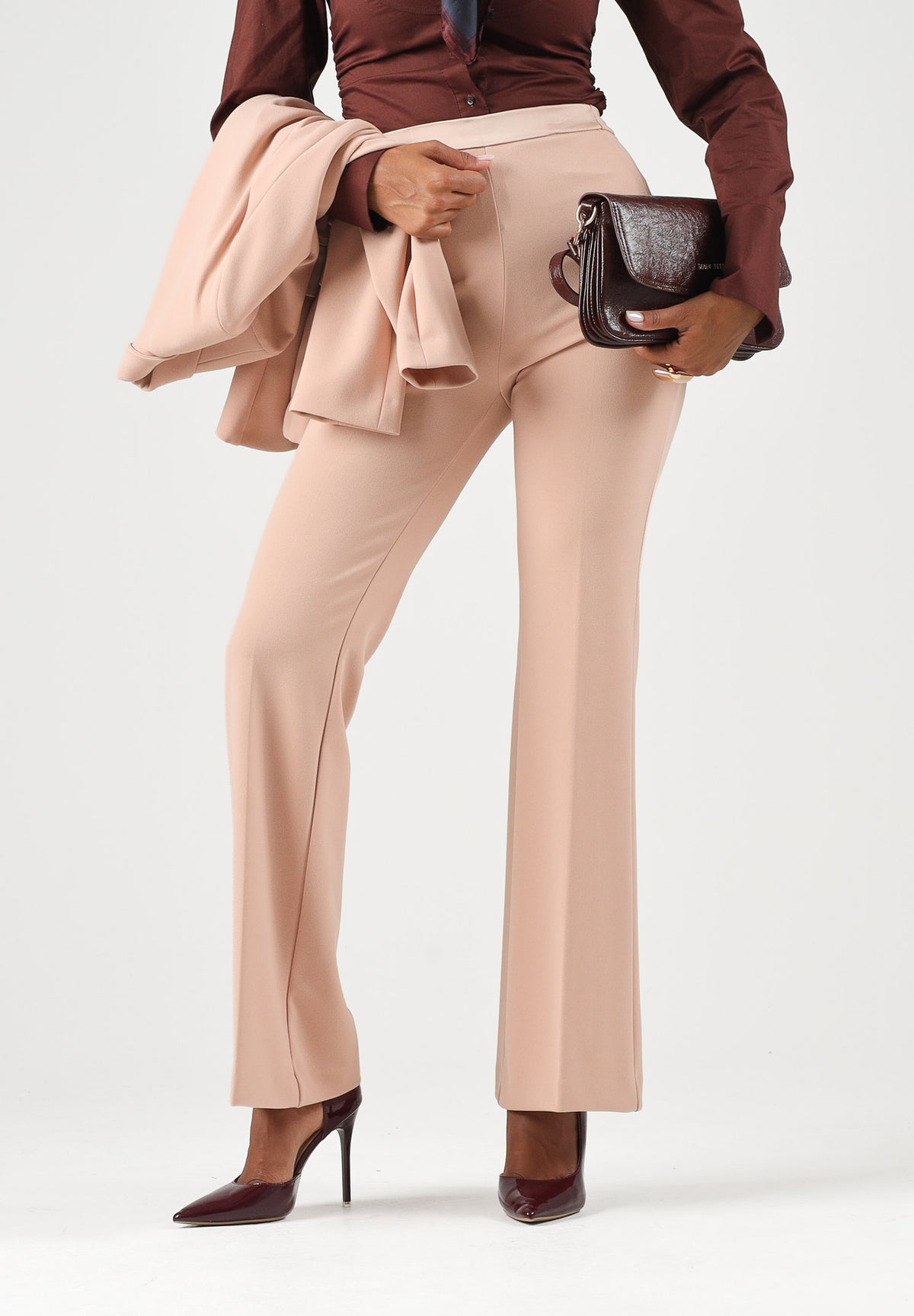 VICOLO Pantaloni flare rosa cipria per donna con vita alta e fondo svasato. TAC0407 ACU40 VICOLO