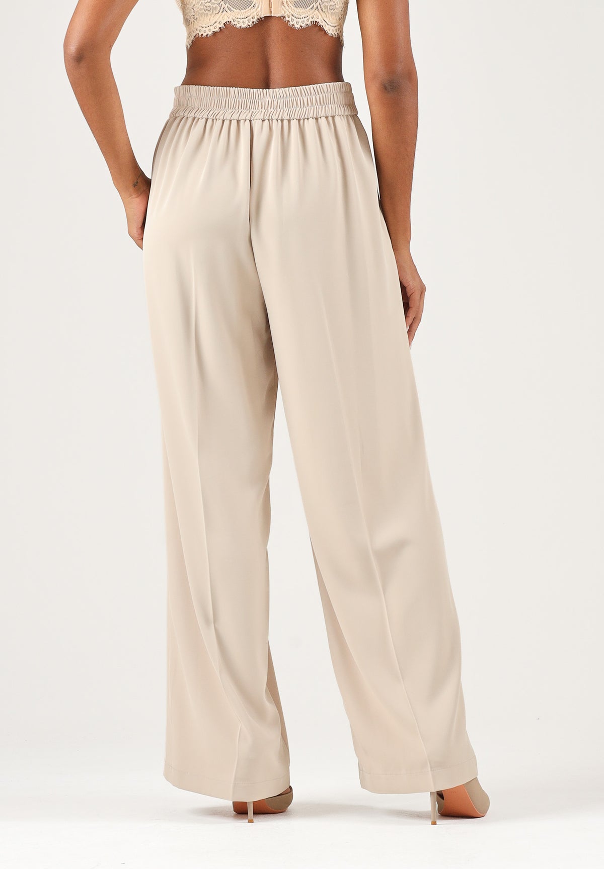 VICOLO Pantaloni palazzo vaniglia per donna con gamba ampia, pinces frontali e linea sartoriale. TAC0409 ACU04 VICOLO