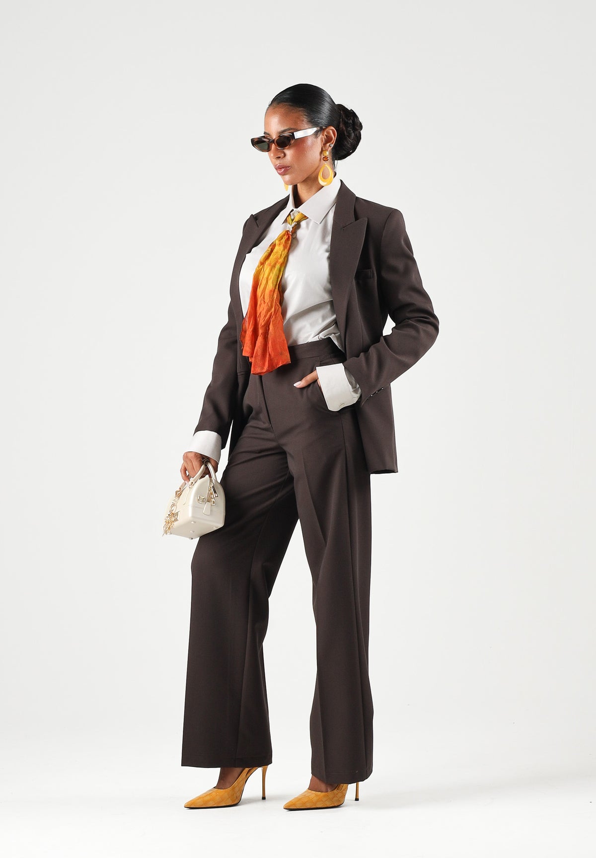 VICOLO Pantaloni palazzo marroni per donna con gamba larga, tasche alla francese e piega stirata. TAC0420 ACU69 VICOLO