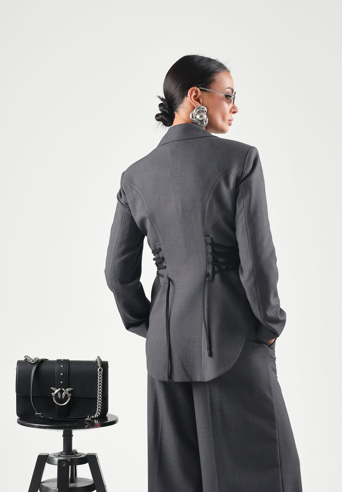 VICOLO Giacca corsetto antracite grigio per donna con revers, chiusura monopetto e lacci laterali regolabili. TAC0436 A195 VICOLO
