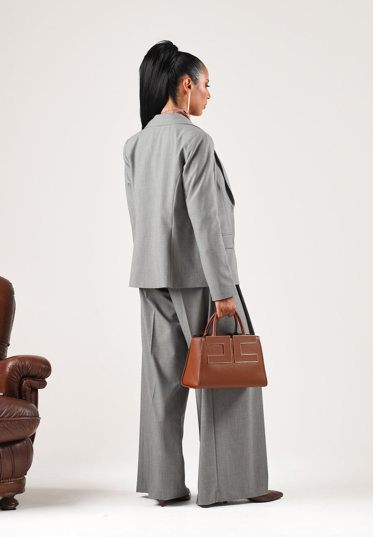 VICOLO Pantaloni palazzo grigi da donna con gamba ampia, vita alta e tasche laterali alla francese. TAC0438 A193 VICOLO