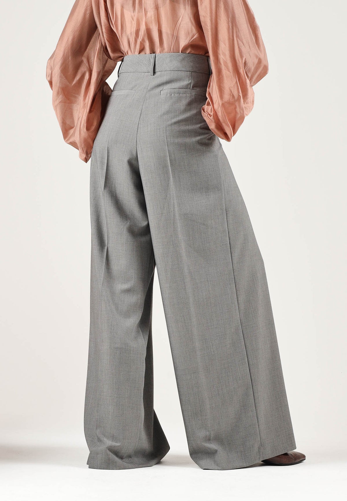 VICOLO Pantaloni palazzo grigi da donna con gamba ampia, vita alta e tasche laterali alla francese. TAC0438 A193 VICOLO