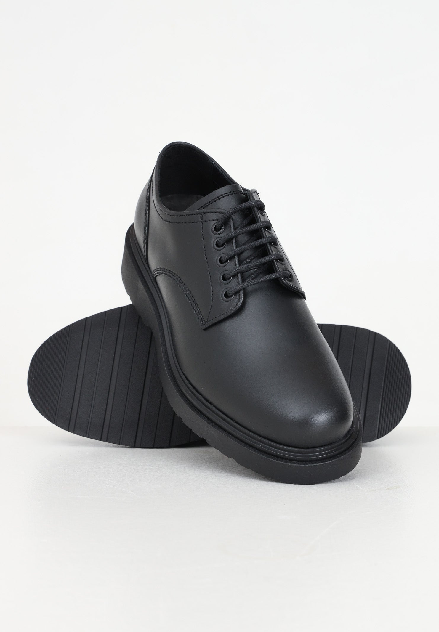 Scarpe stringate nere da uomo HM0HM01574BEH BEH CALVIN KLEIN JEANS