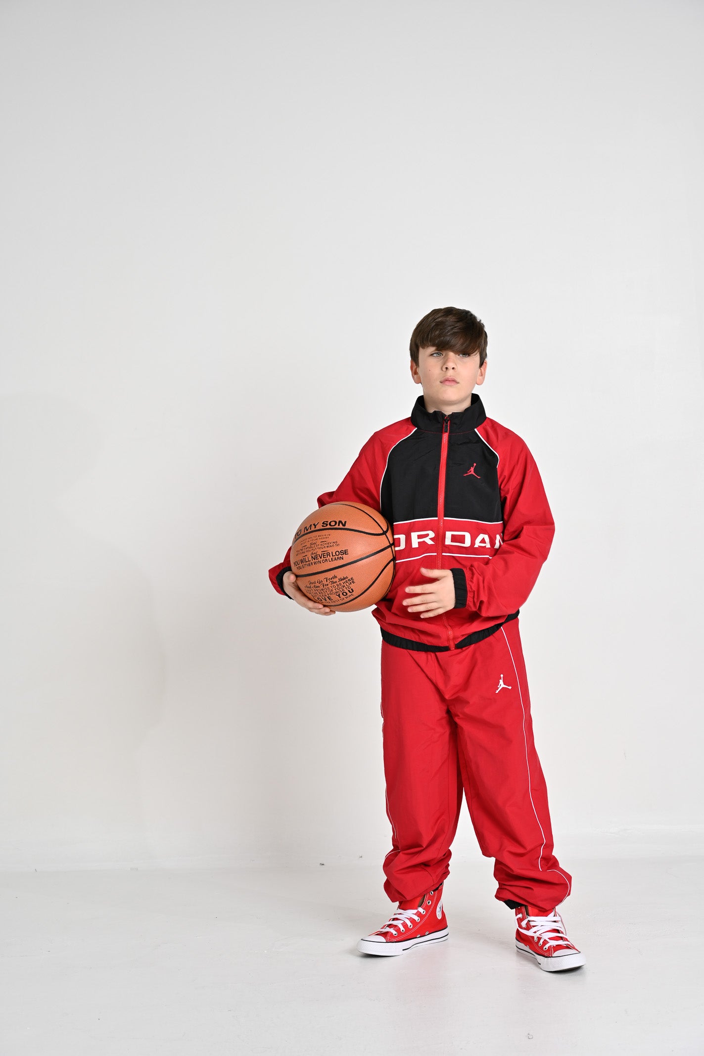 JORDAN Tuta WIND BREAKER PIPING rossa per bambino e bambina 95D763 R78 JORDAN