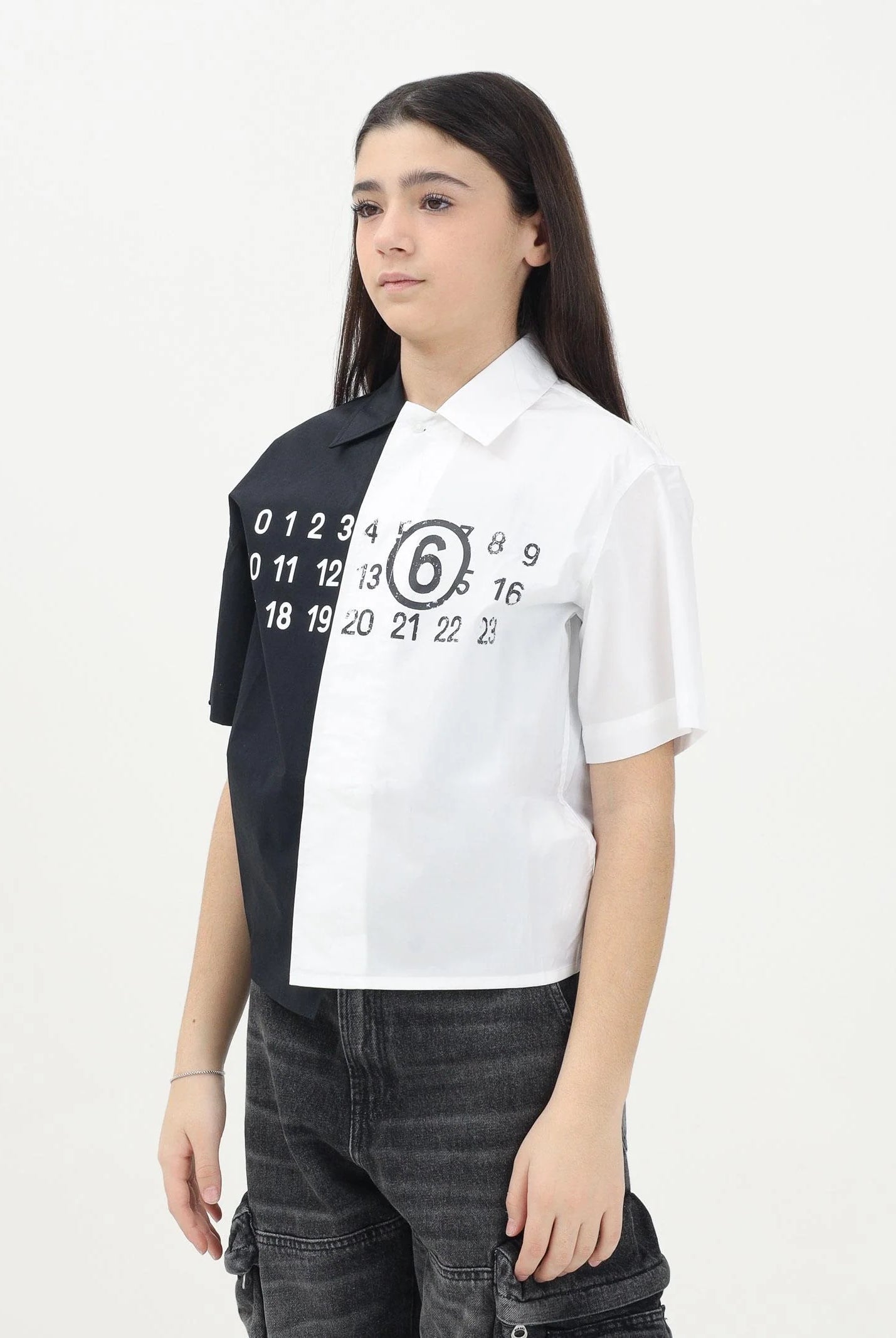 MAISON MARGIELA Camicia a maniche corte bianca e nera per donna, ragazzi e bambini con stampa Numbers M60761MM014 M6C10 MAISON MARGIELA