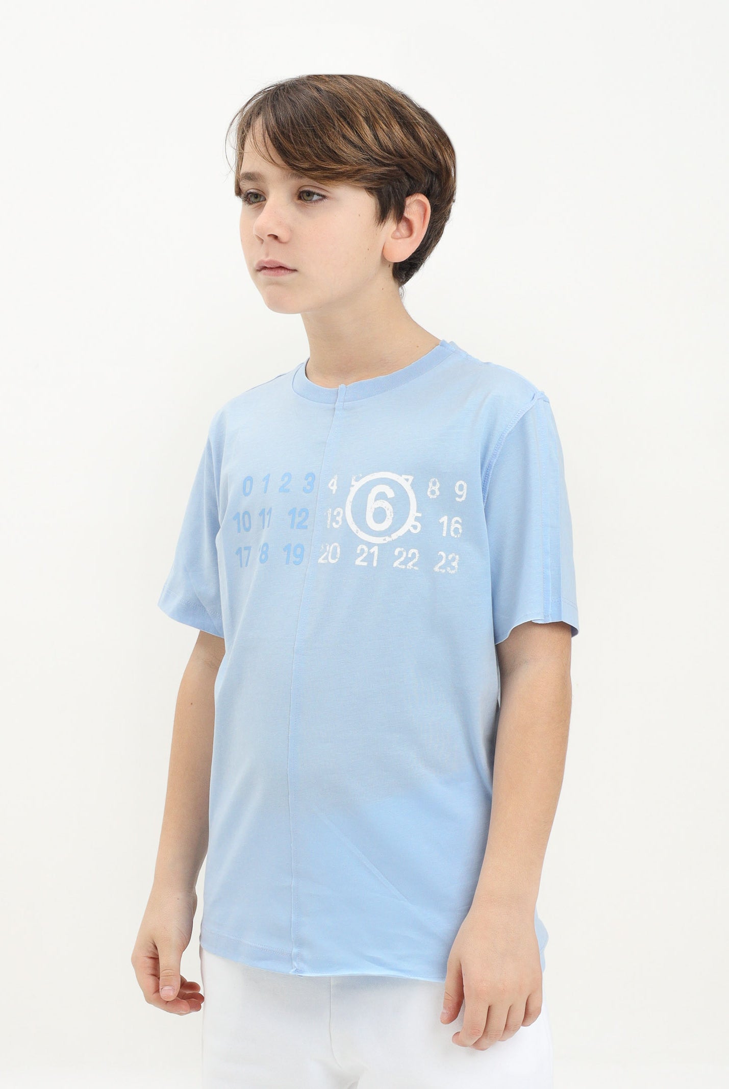 MAISON MARGIELA T-shirt a manica corta azzurra per donna, ragazzi e bambini con grafica "Stamp Numbers" M60775MM04I M6807 MAISON MARGIELA