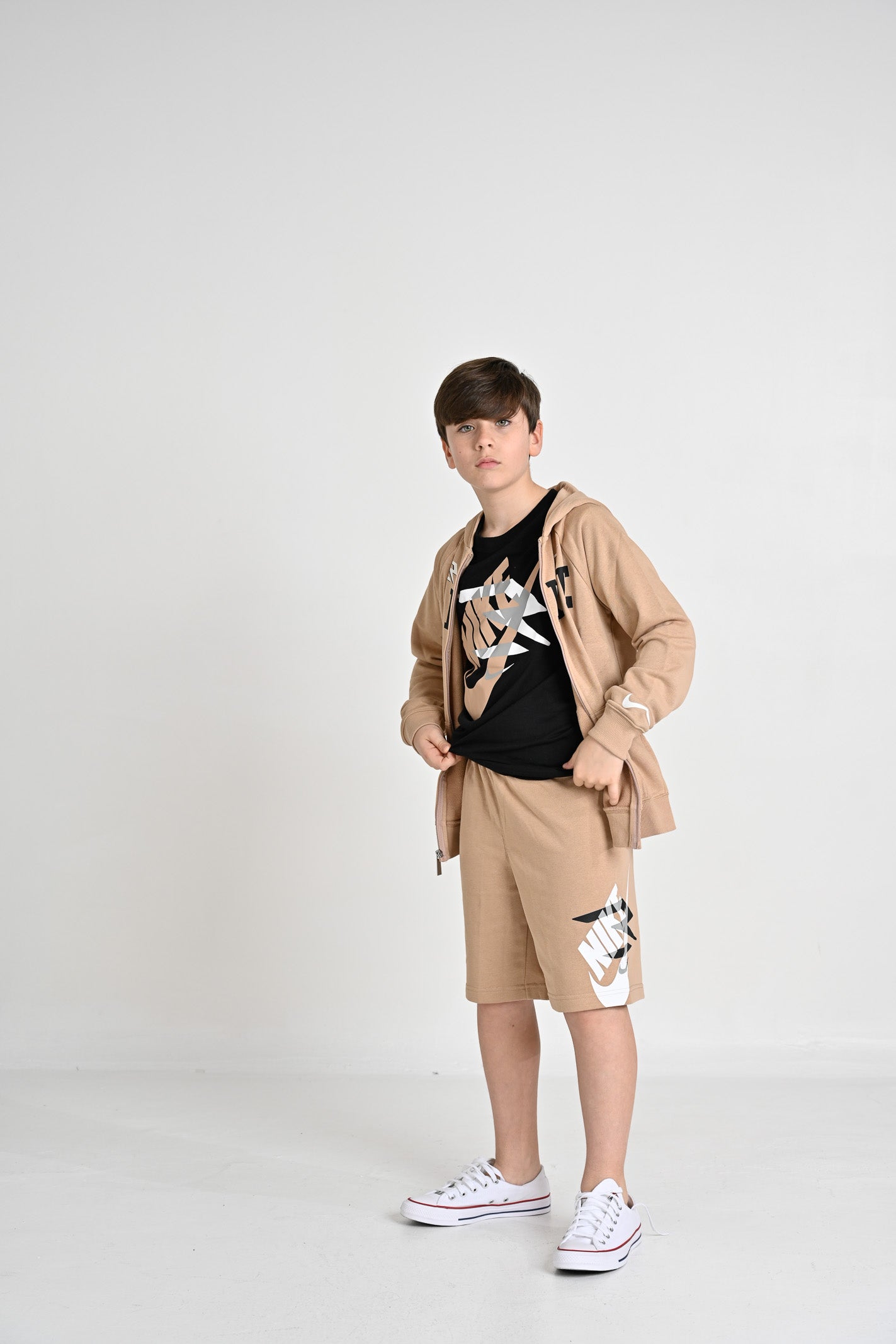 NIKE Completino beige e nero da bambino con logo 9Q0615 023 NIKE