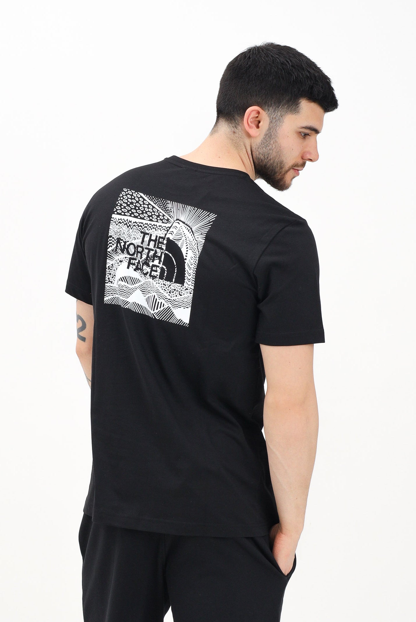 THE NORTH FACE T-shirt a manica corta Redbox Celebration nera da uomo NF0A87NVJK31 . THE NORTH FACE