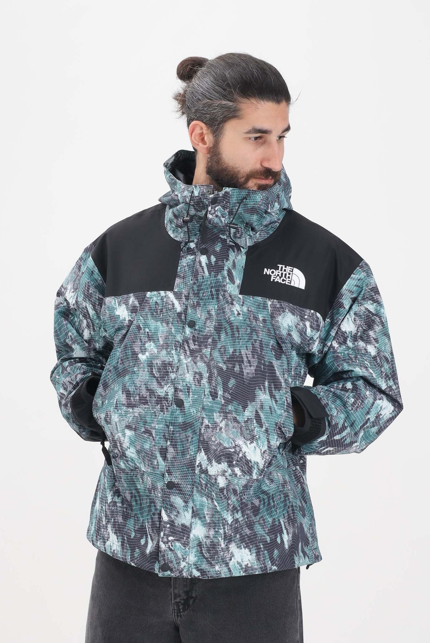 THE NORTH FACE Giacca a vento DryVent™ Mono Mountain da uomo con fantasia verde e nera NF0A88XF87A1 . THE NORTH FACE