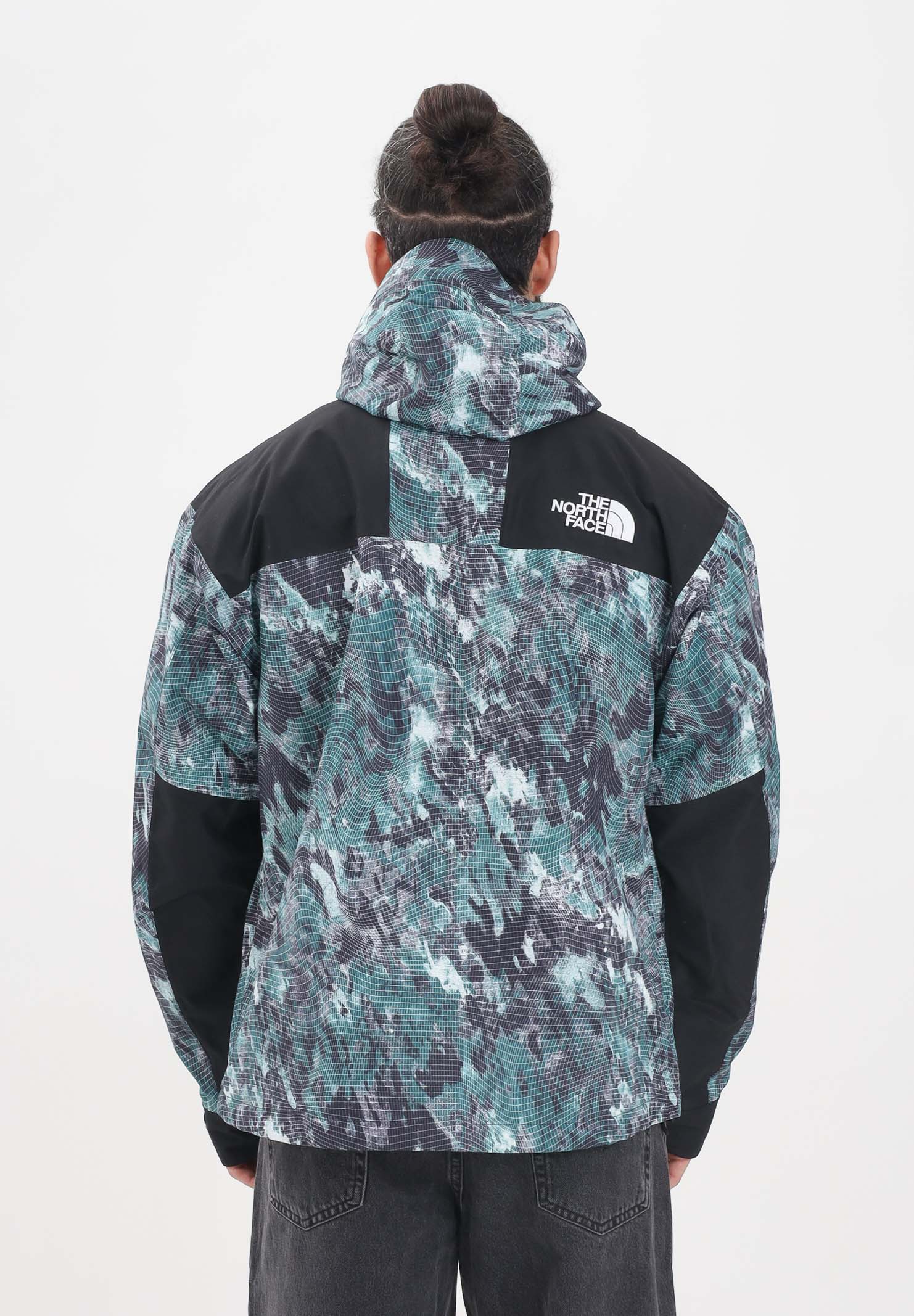 THE NORTH FACE Giacca a vento DryVent™ Mono Mountain da uomo con fantasia verde e nera NF0A88XF87A1 . THE NORTH FACE