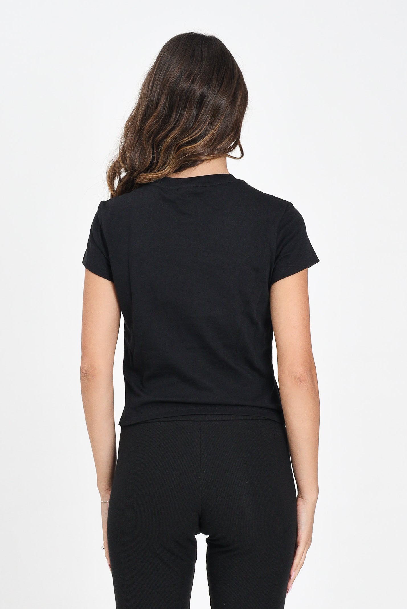 ADIDAS ORIGINALS T-shirt a manica corta Essentials Slim nera da donna IW5707 . ADIDAS ORIGINALS