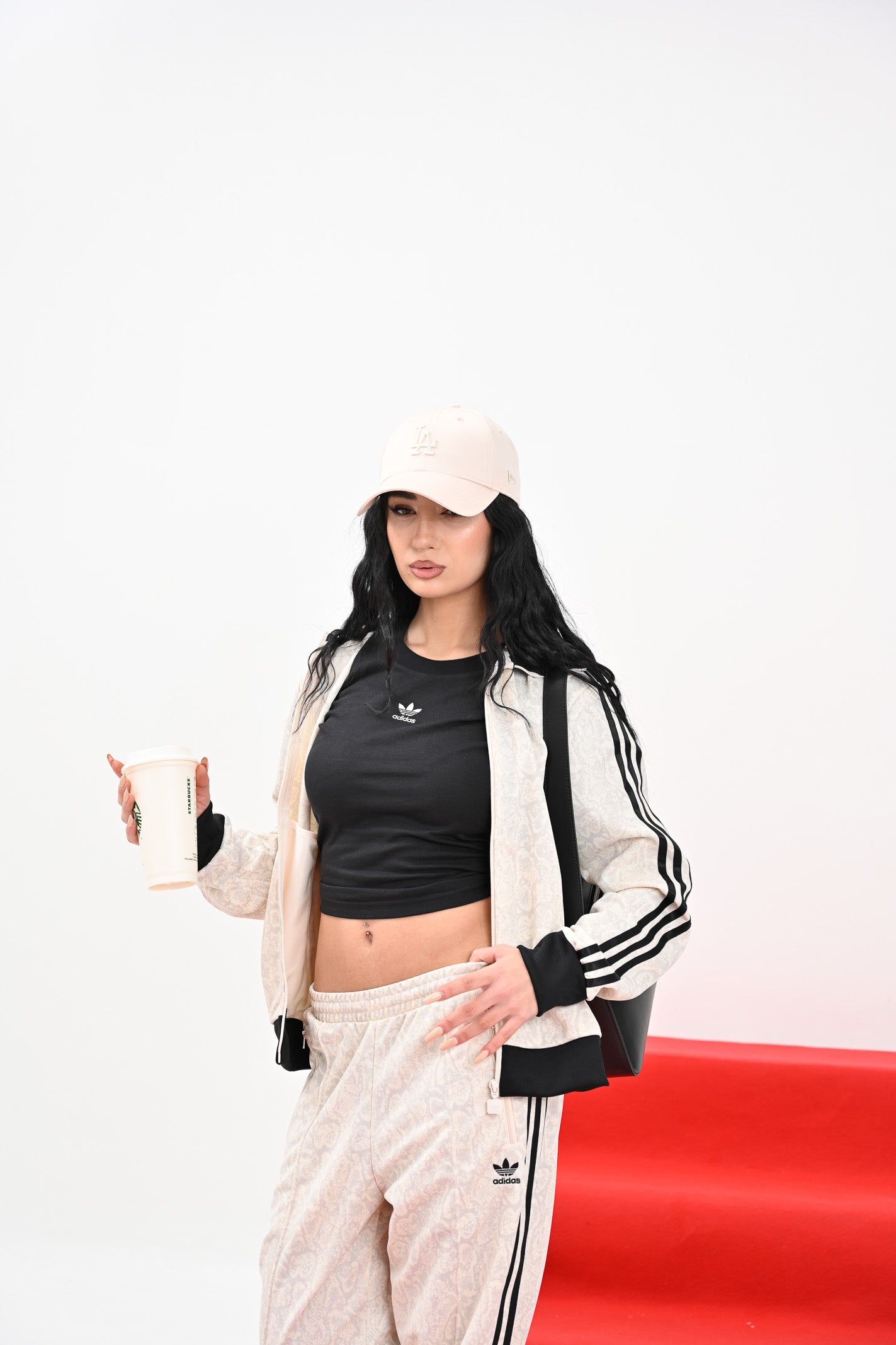 ADIDAS ORIGINALS T-shirt a manica corta Essentials Slim nera da donna IW5707 . ADIDAS ORIGINALS