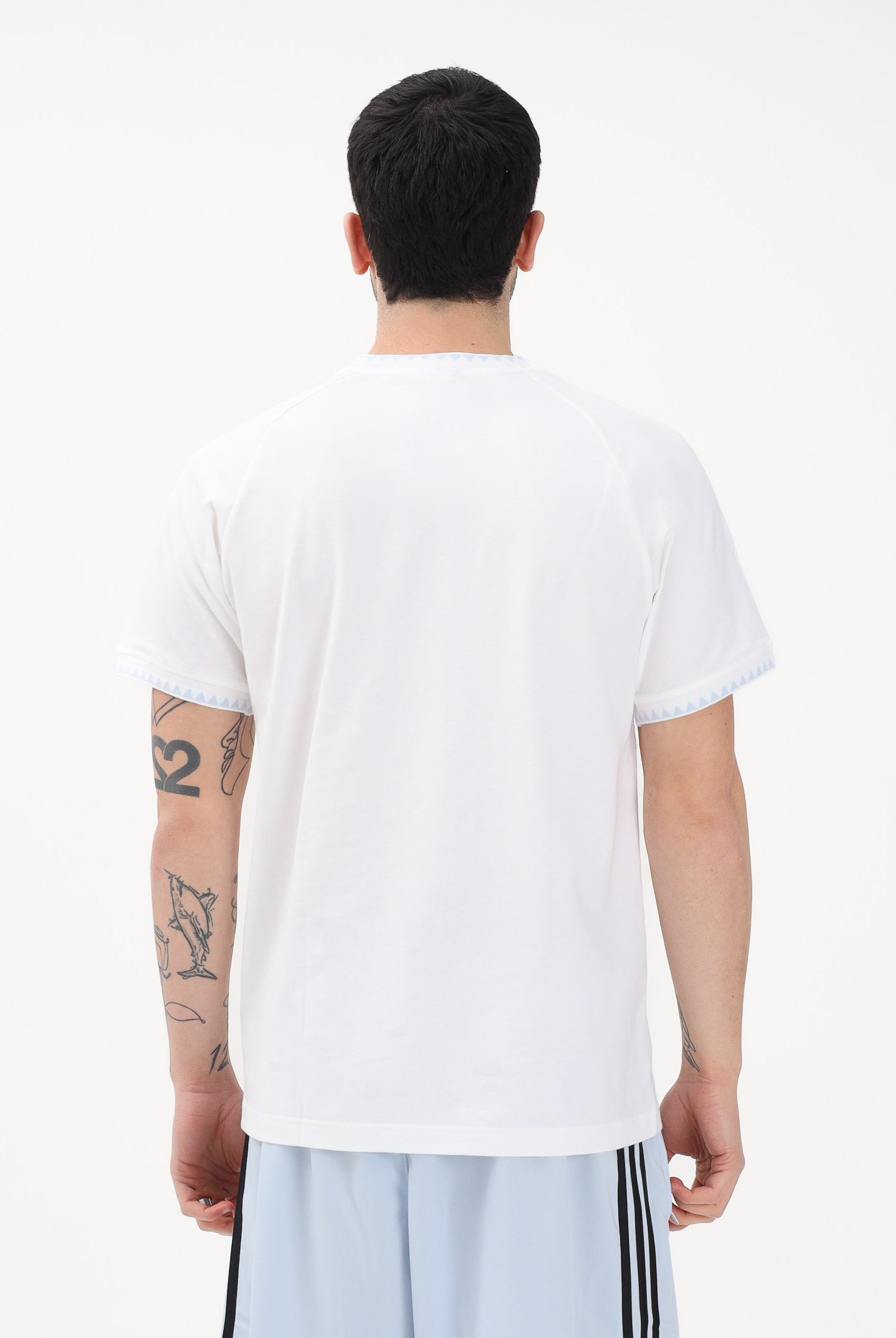ADIDAS ORIGINALS T-shirt a manica corta CHEST STRIPES ENGINEERED COLLAR bianca da uomo KC6448 . ADIDAS ORIGINALS