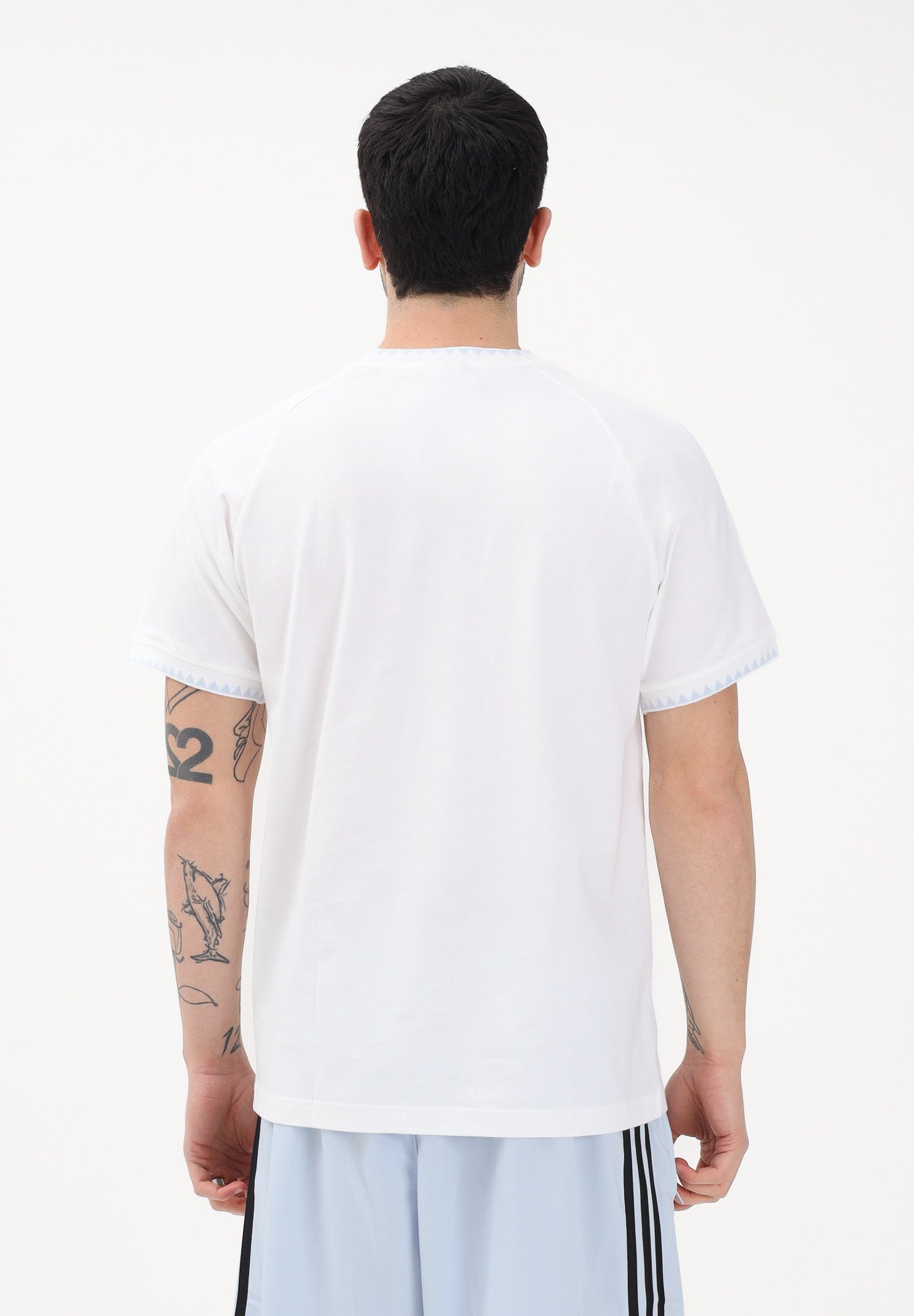 ADIDAS ORIGINALS T-shirt a manica corta CHEST STRIPES ENGINEERED COLLAR bianca da uomo KC6448 . ADIDAS ORIGINALS