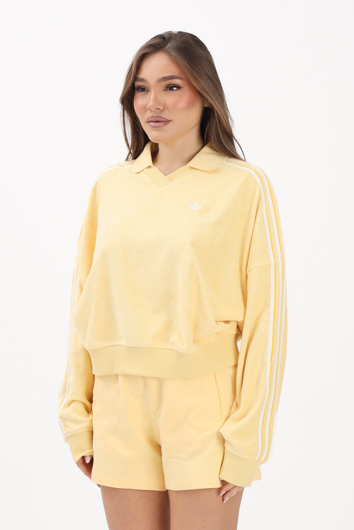 ADIDAS ORIGINALS Felpa stile polo in spugna gialla da donna KD1399 . ADIDAS ORIGINALS