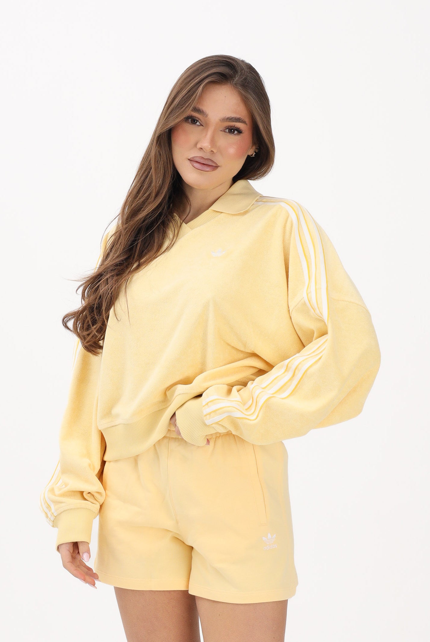 ADIDAS ORIGINALS Felpa stile polo in spugna gialla da donna KD1399 . ADIDAS ORIGINALS