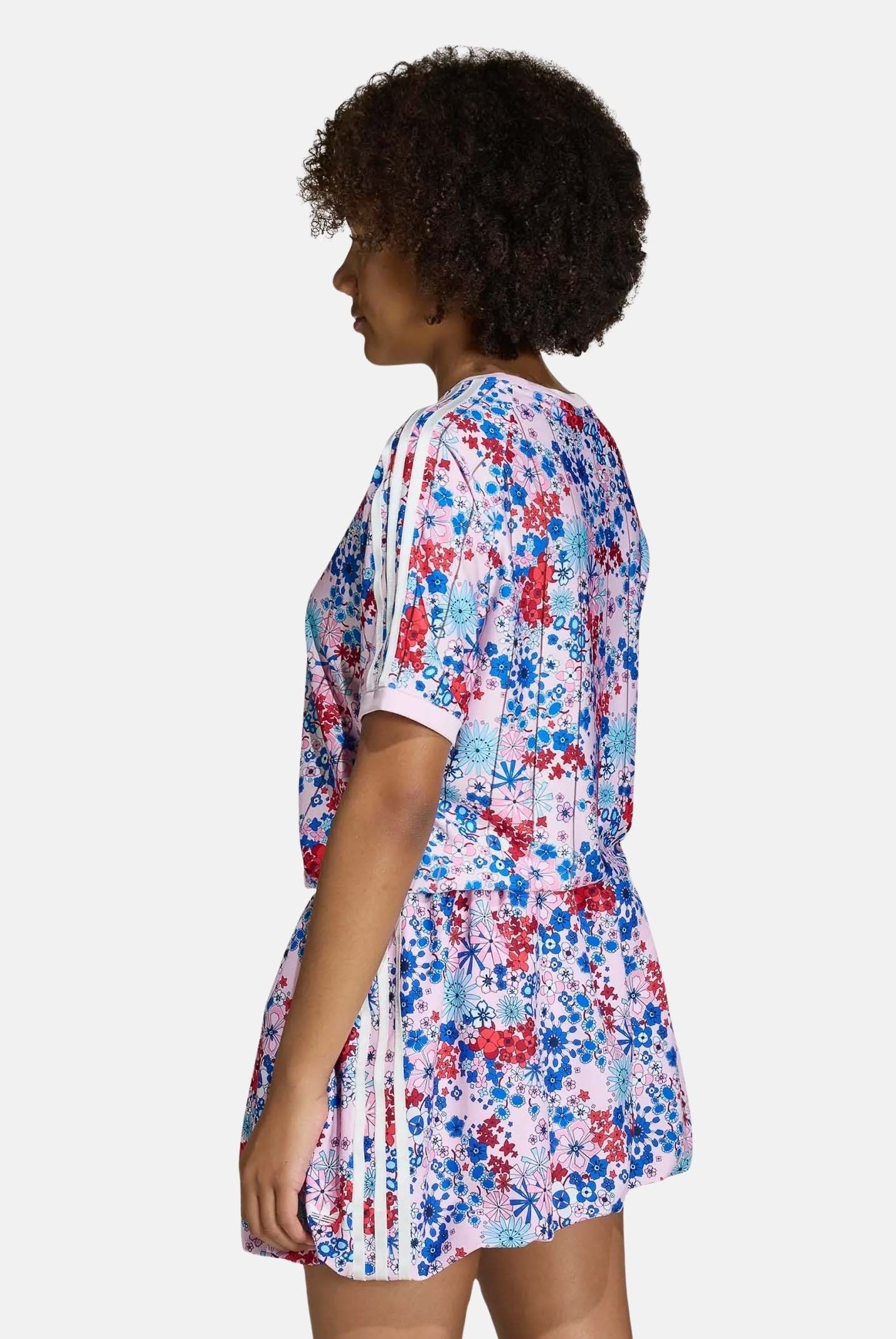 ADIDAS ORIGINALS T-shirt LIBERTY LONDON, clear pink, rosa multicolore da bambina con fantasia floreale<BR/> KD1765 . ADIDAS ORIGINALS
