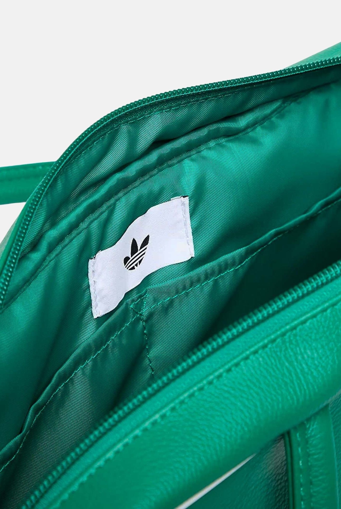 ADIDAS ORIGINALS Borsa a spalla Adicolor Elongated Airliner verde da donna KD7849 . ADIDAS ORIGINALS