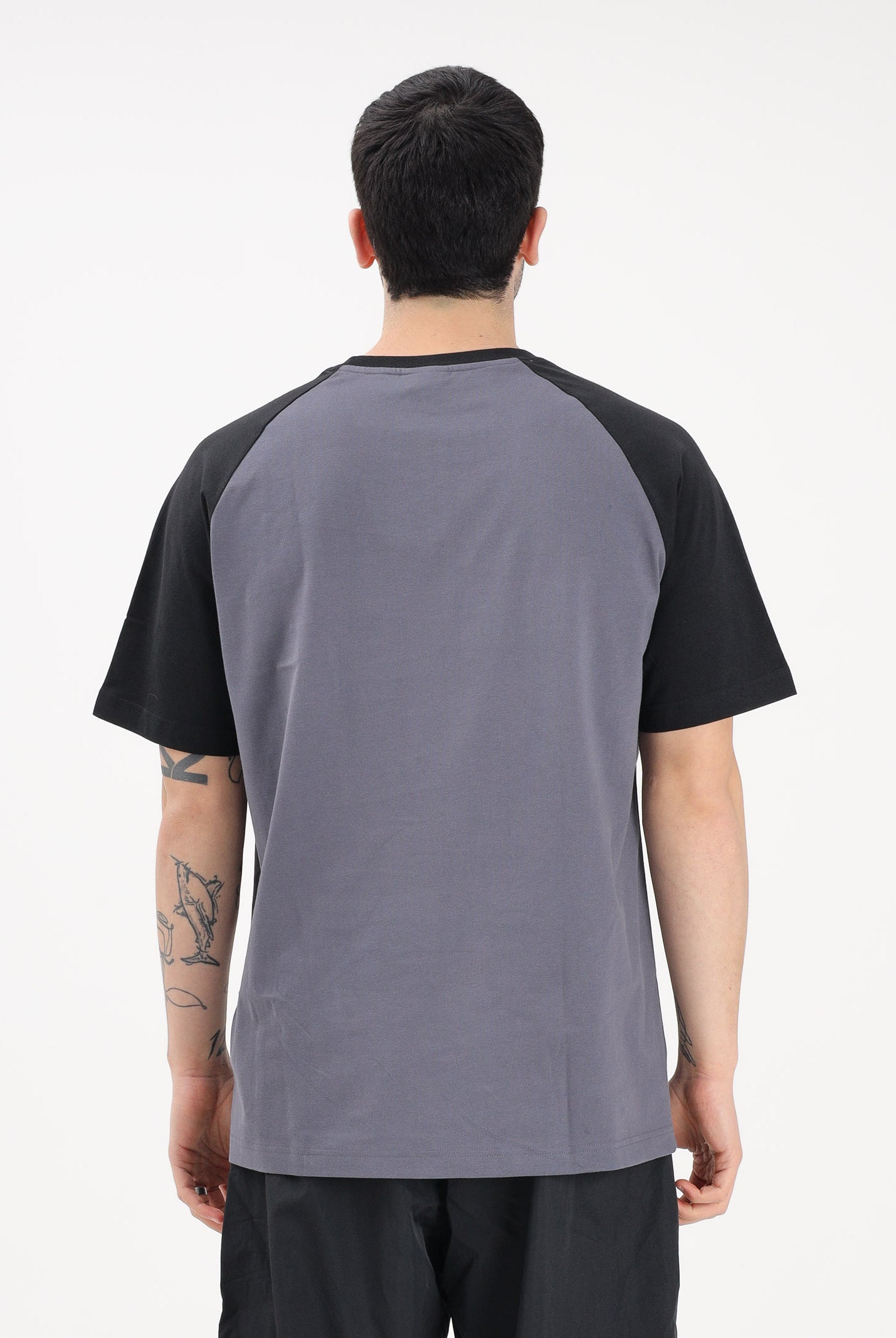 ADIDAS ORIGINALS T-shirt a manica corta CHEST STRIPES grigia e nera da uomo KE2130 . ADIDAS ORIGINALS