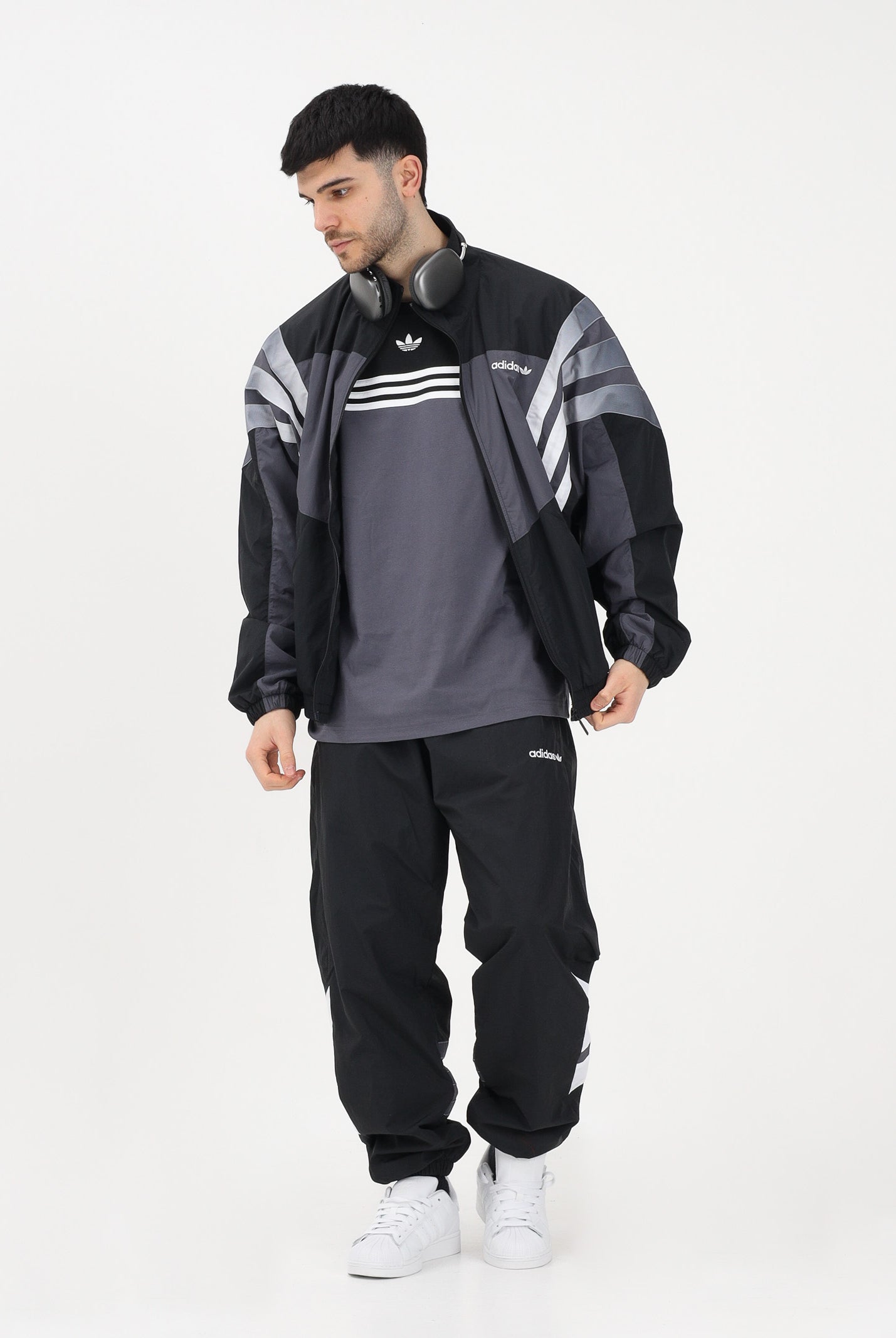 ADIDAS ORIGINALS T-shirt a manica corta CHEST STRIPES grigia e nera da uomo KE2130 . ADIDAS ORIGINALS