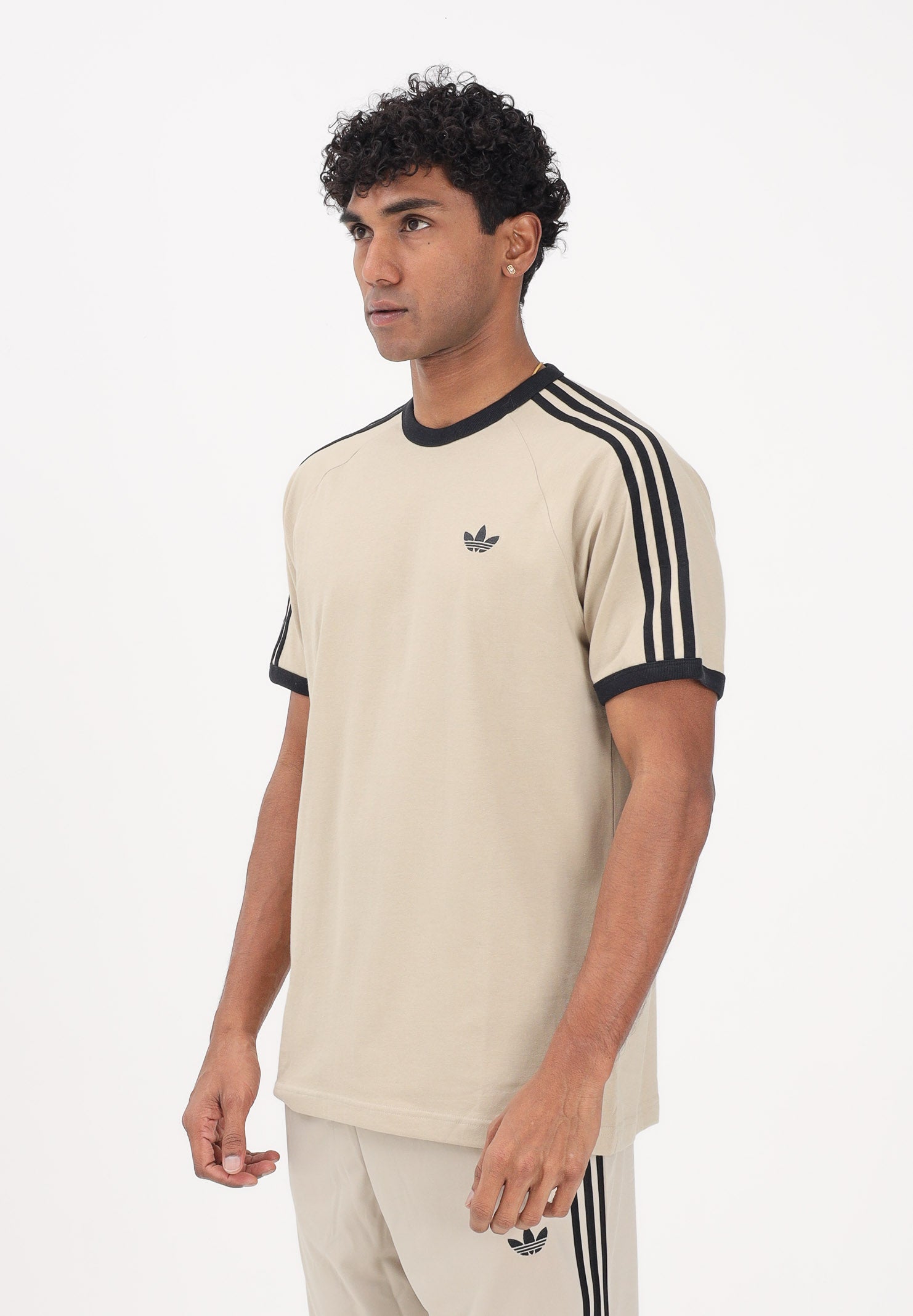 ADIDAS ORIGINALS T-shirt a manica corta 3 STRIPES beige e nera da uomo KE7964 . ADIDAS ORIGINALS