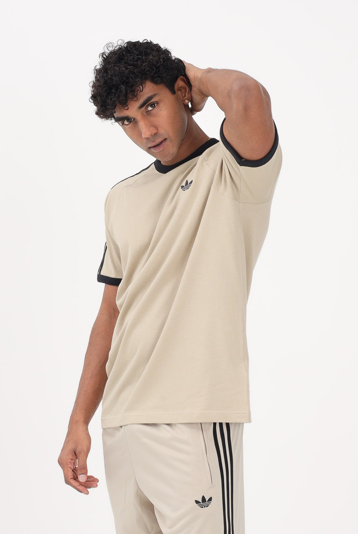 ADIDAS ORIGINALS T-shirt a manica corta 3 STRIPES beige e nera da uomo KE7964 . ADIDAS ORIGINALS
