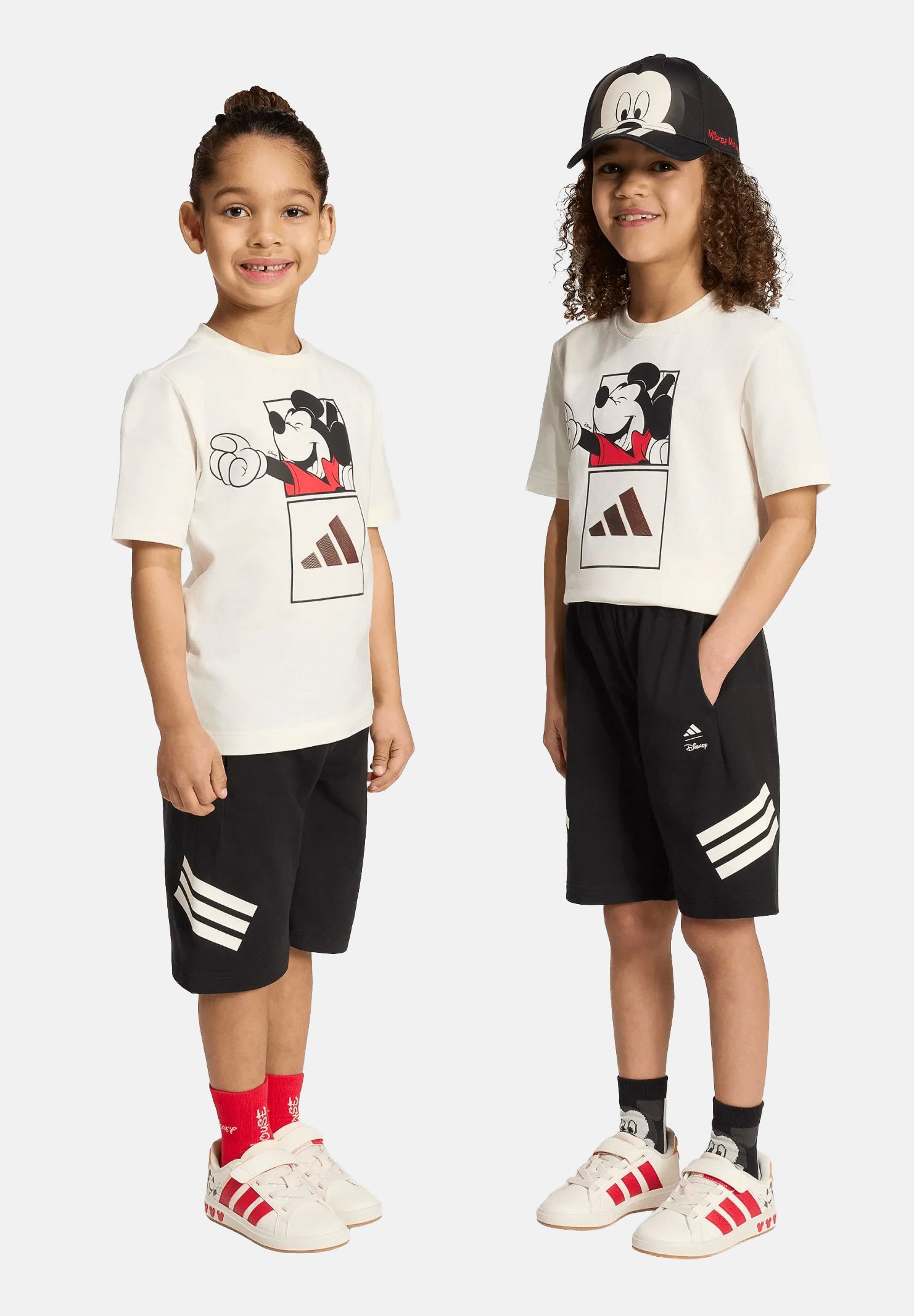 ADIDAS ORIGINALS set T-shirt e shorts Disney Mickey Mouse Off White e Black bianco panna e nero neonato. KG6128 . ADIDAS ORIGINALS