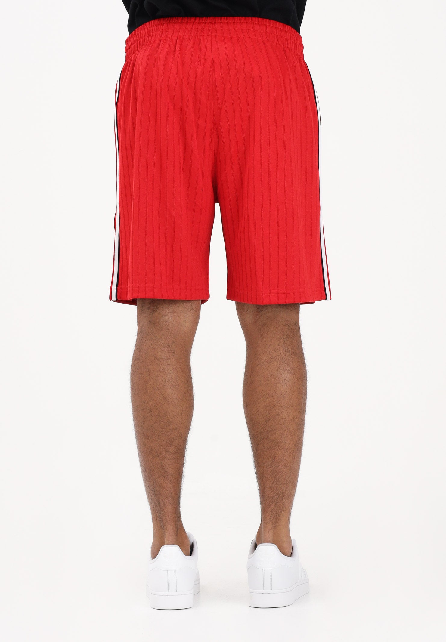 ADIDAS ORIGINALS Shorts sportivo FIREBIRD ENGINEERED STRIPES rosso da uomo KS5503 . ADIDAS ORIGINALS