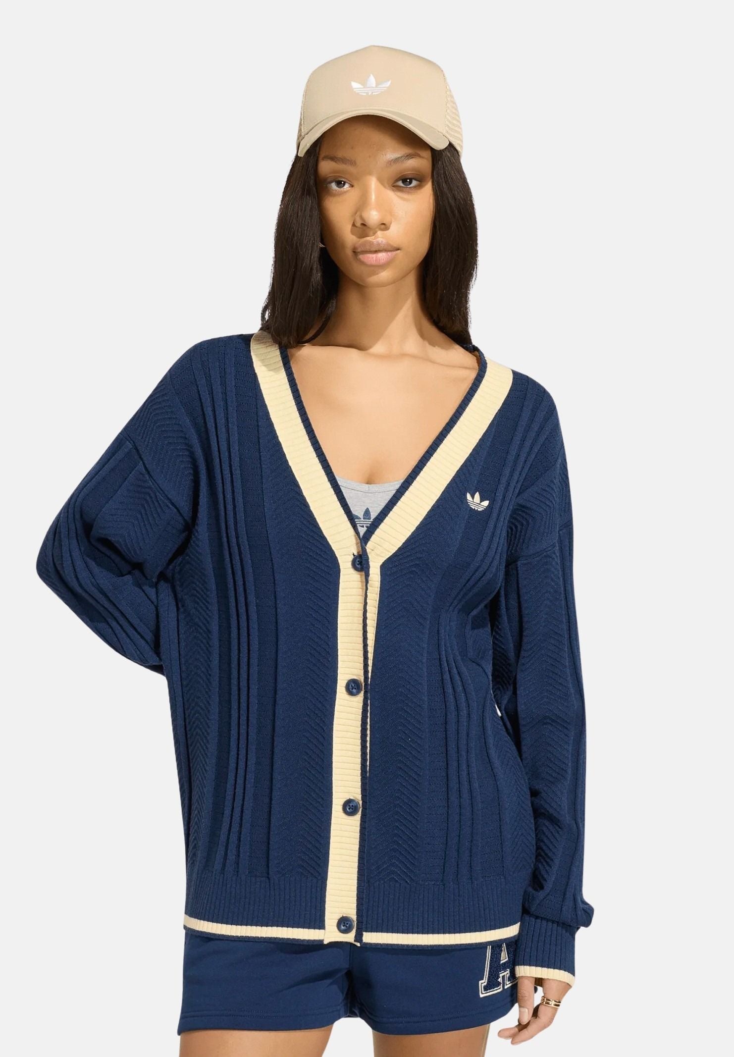 ADIDAS ORIGINALS Cardigan CABLE KNIT blu-navy-vaniglia per uomo e donna con dettagli a contrasto KT1859 . ADIDAS ORIGINALS