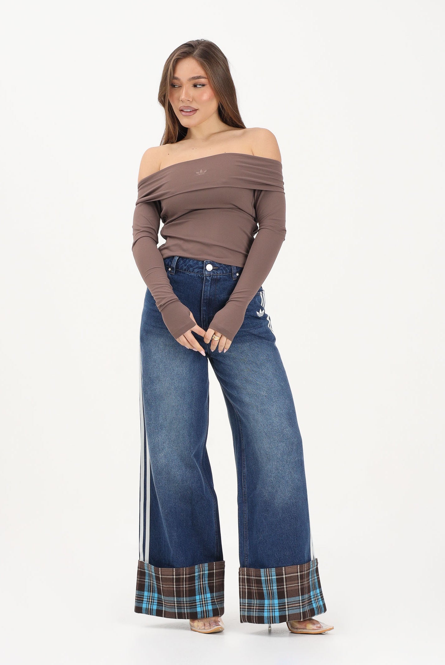 ADIDAS ORIGINALS Jeans in denim medio da donna con piegone a quadri KW4518 . ADIDAS ORIGINALS
