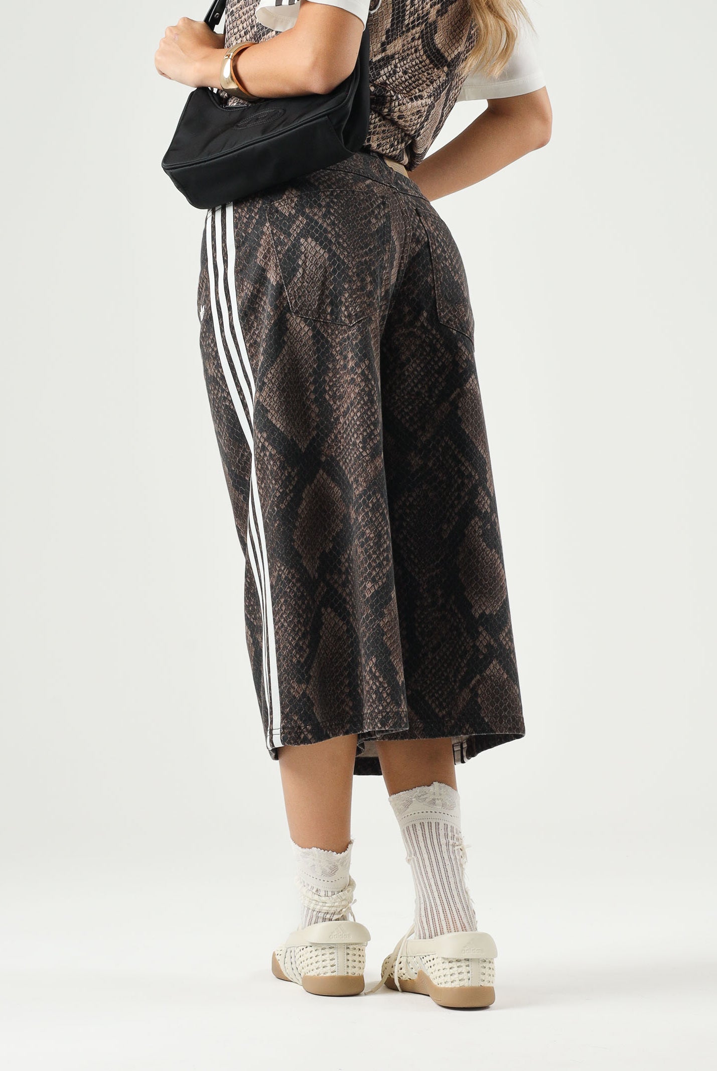 ADIDAS ORIGINALS Bermuda SNAKE PRINT marrone da donna effetto pitonato<BR/> KX1900 . ADIDAS ORIGINALS