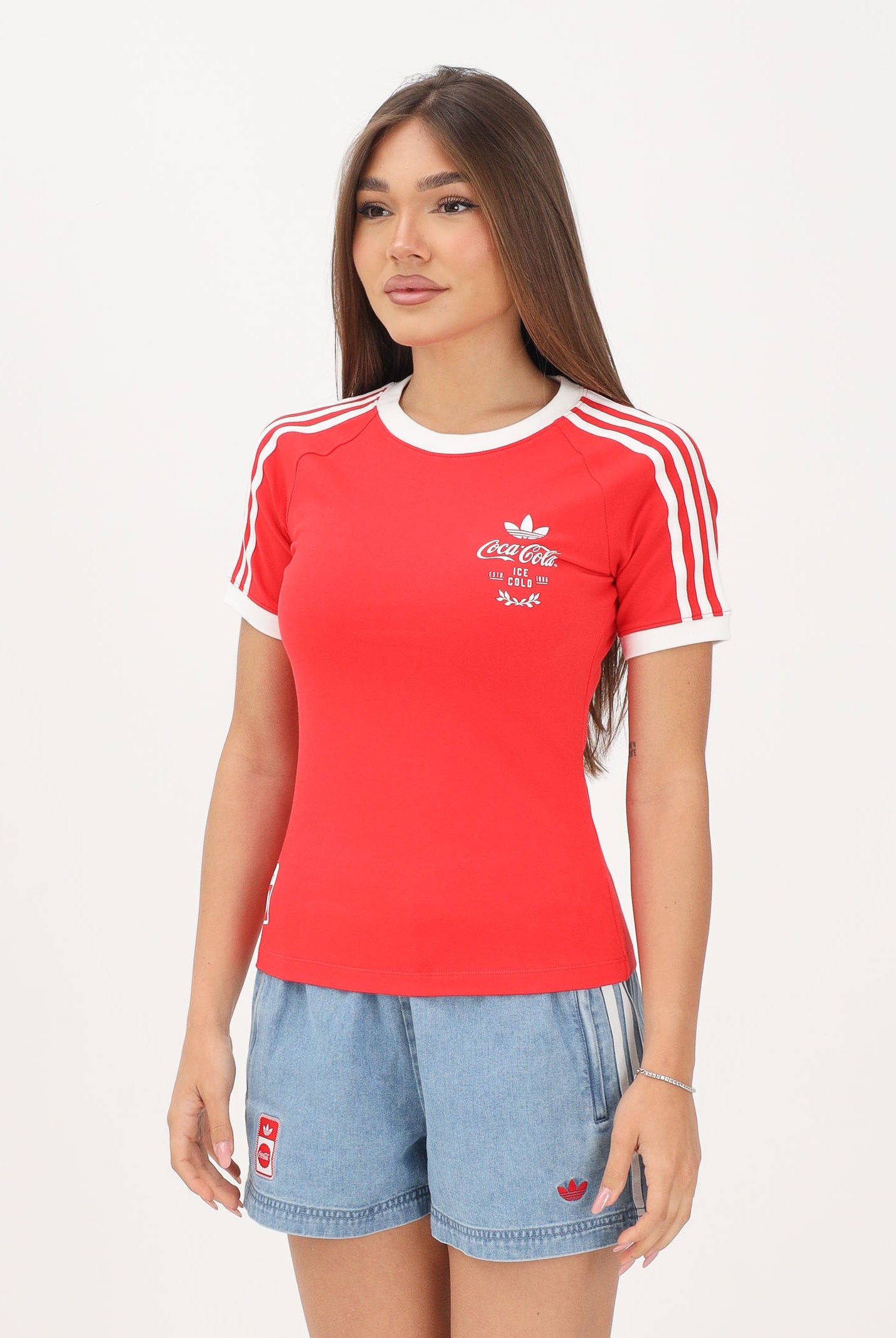 ADIDAS ORIGINALS x Coca Cola T-shirt a manica corta 3 STRIPES rossa da donna KY7558 . ADIDAS ORIGINALS