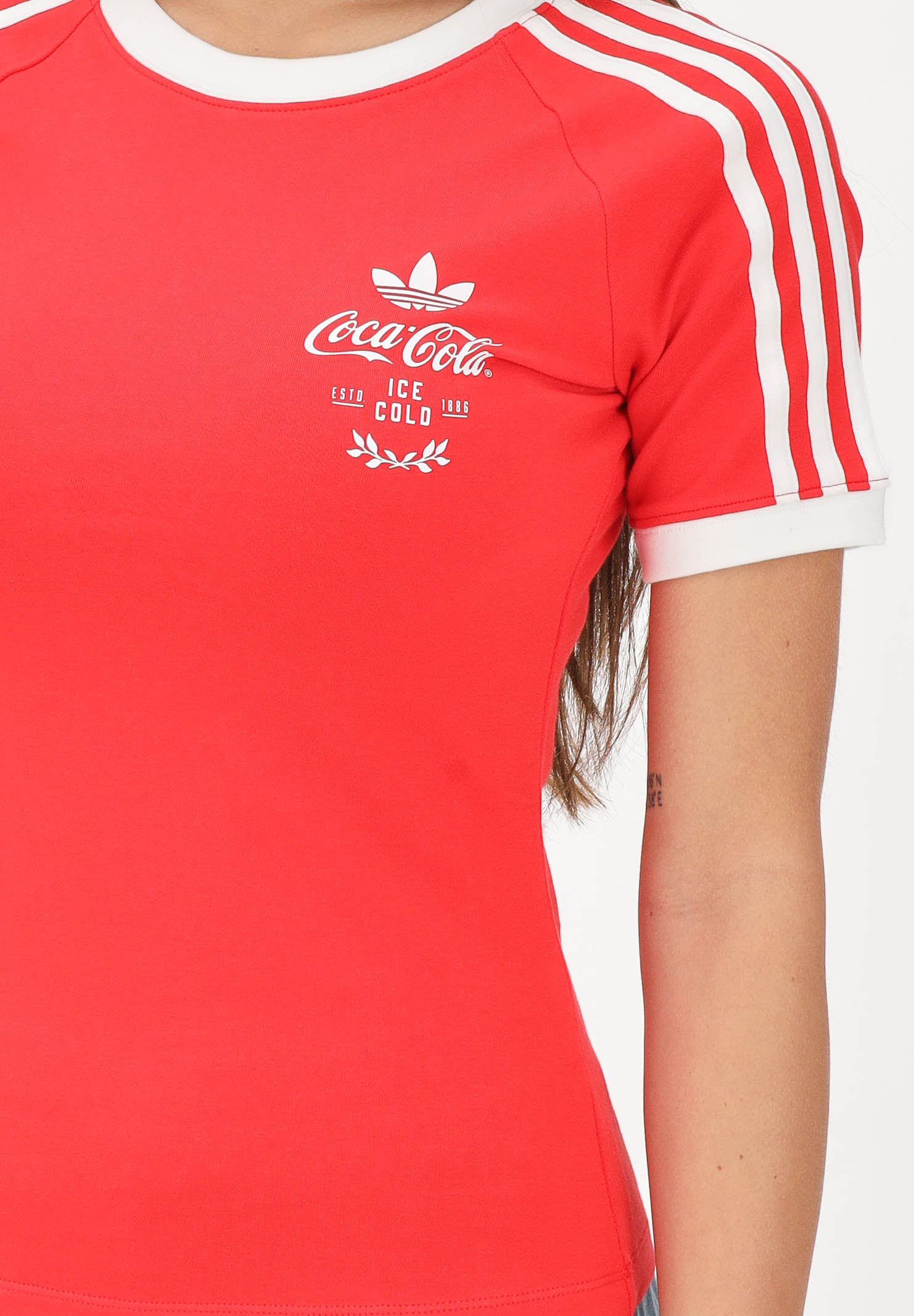 ADIDAS ORIGINALS x Coca Cola T-shirt a manica corta 3 STRIPES rossa da donna KY7558 . ADIDAS ORIGINALS