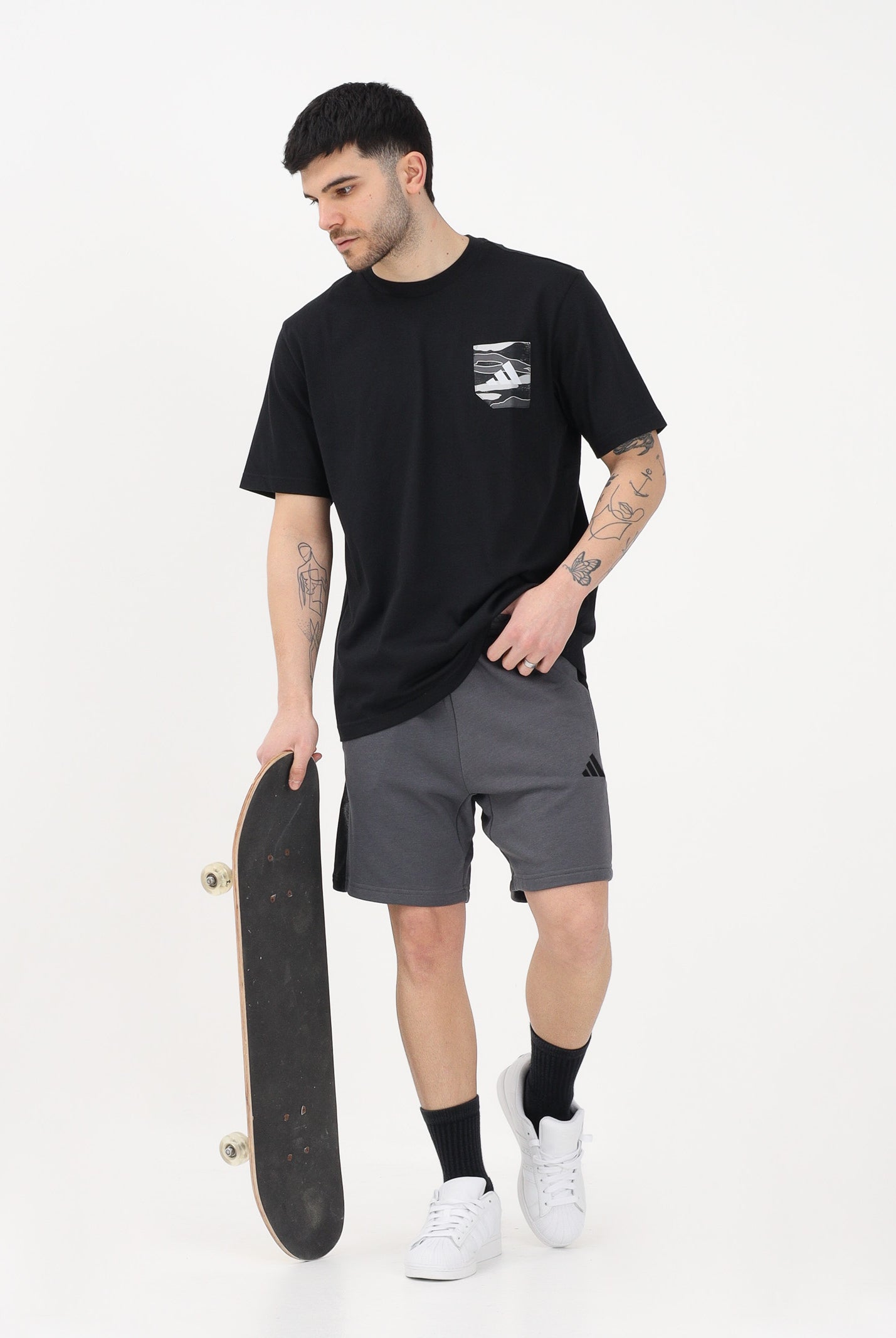 ADIDAS PERFORMANCE T-shirt a manica corta CAMO WOVEN POCKET GRAPHIC nera da uomo JZ7497 . ADIDAS PERFORMANCE