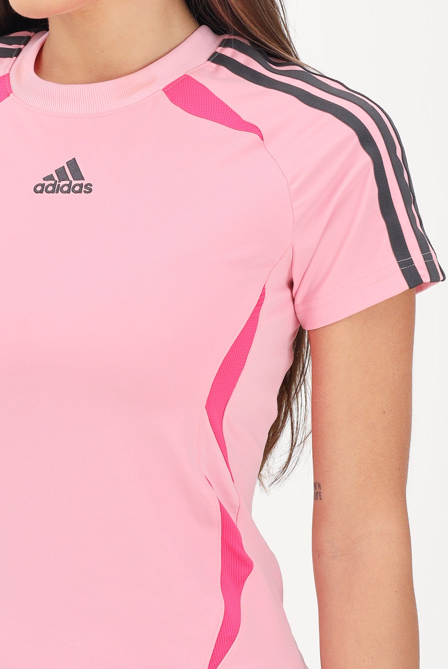 ADIDAS PERFORMANCE T-shirt a manica corta TEAMGEIST rosa da donna KD6366 . ADIDAS PERFORMANCE