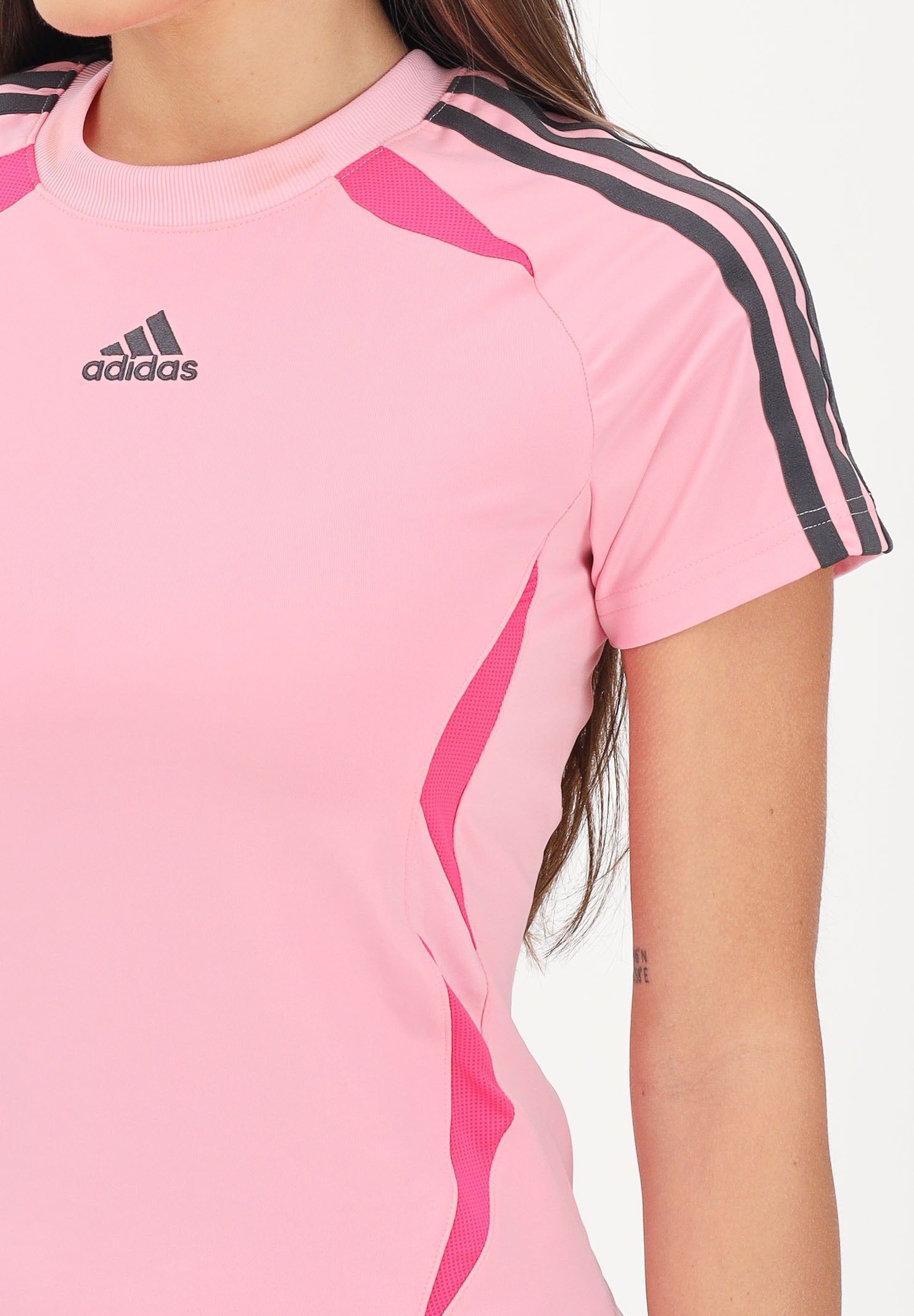 ADIDAS PERFORMANCE T-shirt a manica corta TEAMGEIST rosa da donna KD6366 . ADIDAS PERFORMANCE
