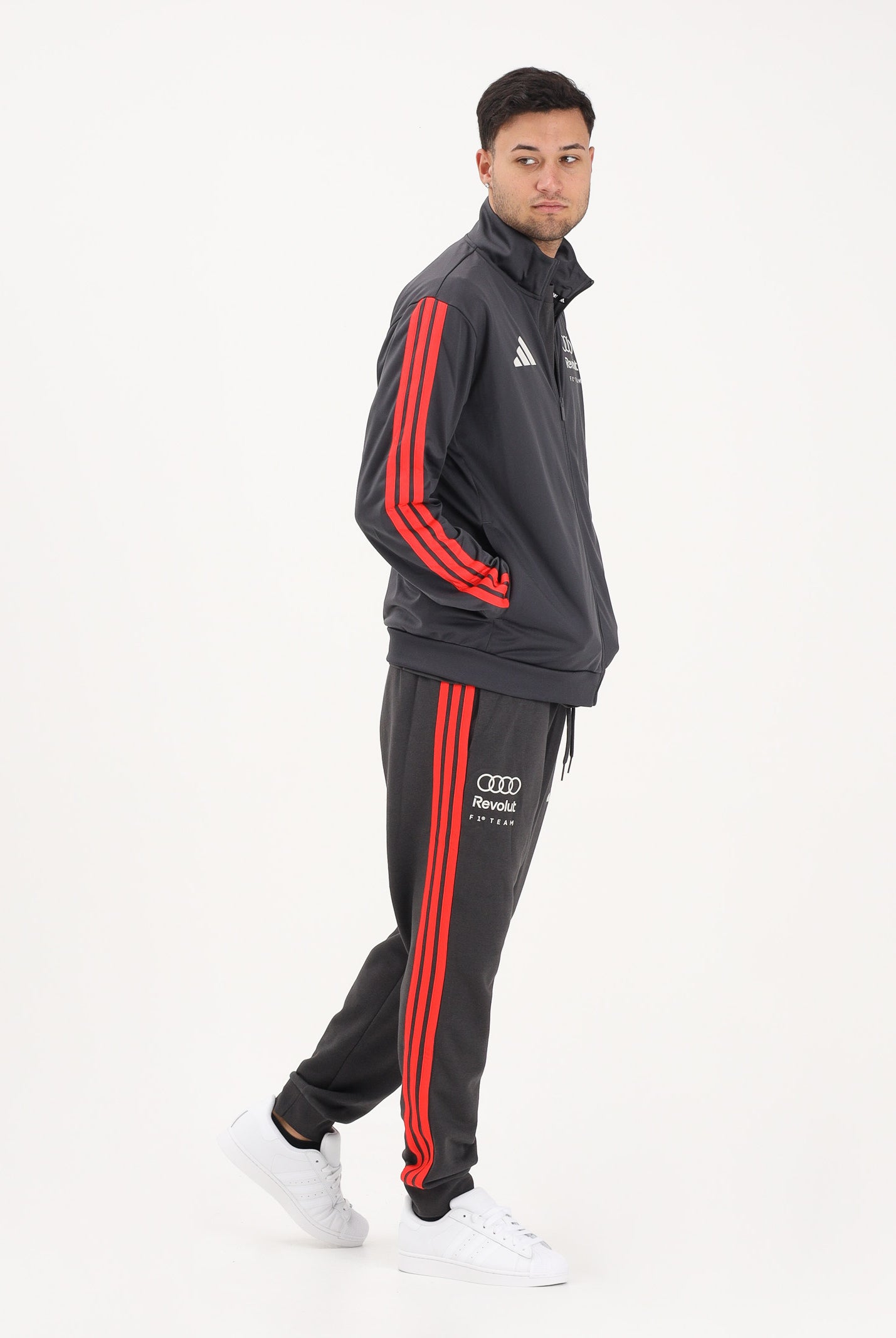 ADIDAS PERFORMANCE Pantalone sportivo DNA del Team Audi Revolut F1® grigio e rosso da uomo KE6783 . ADIDAS PERFORMANCE