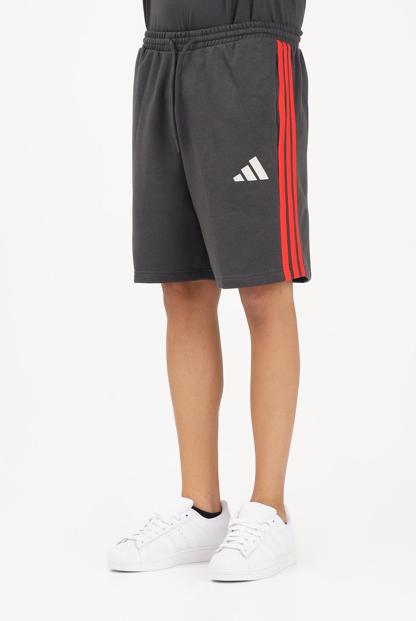 ADIDAS PERFORMANCE Shorts sportivo DNA del team Audi Revolut F1® grigio e rosso da uomo KE6786 . ADIDAS PERFORMANCE