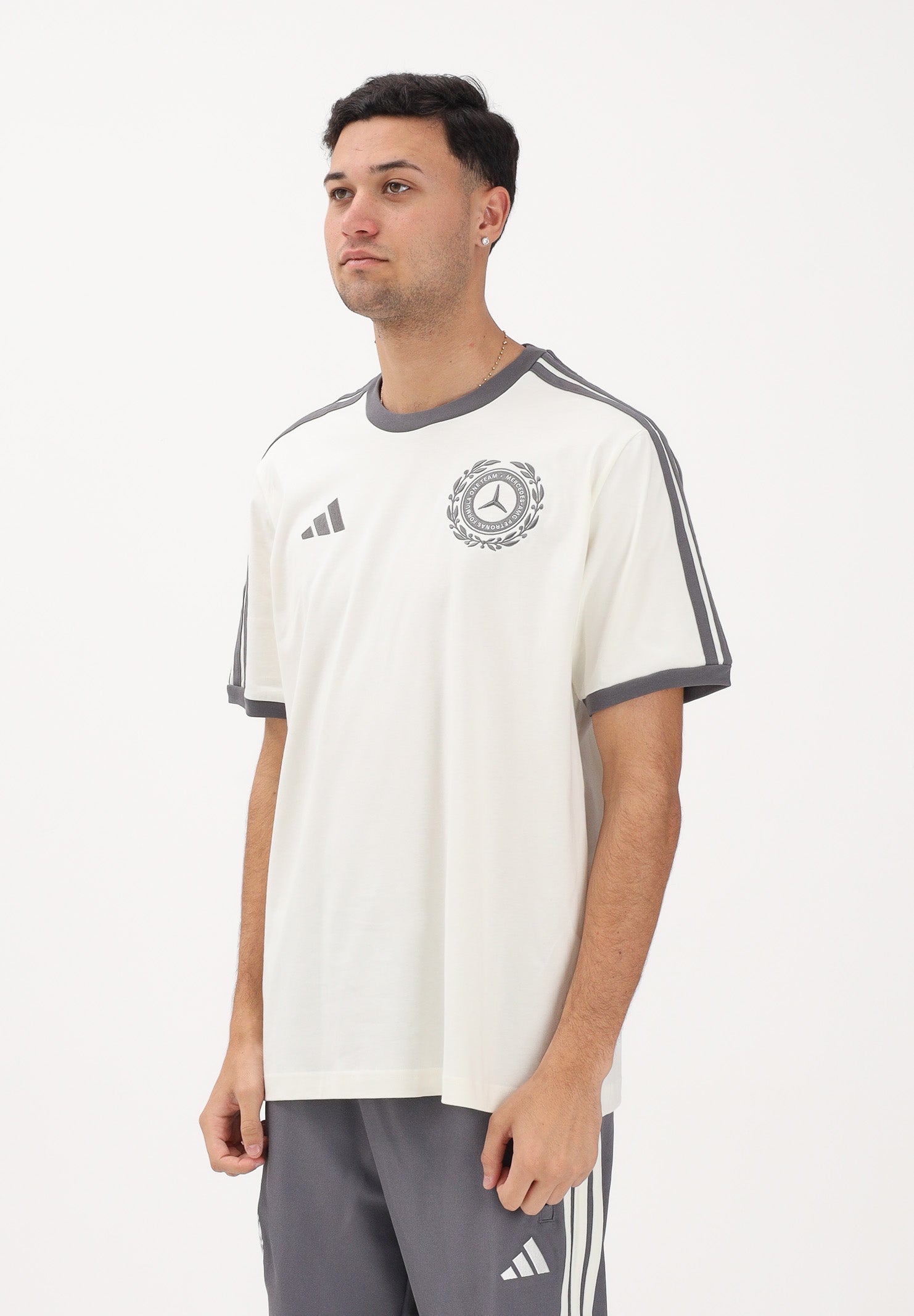 ADIDAS PERFORMANCE T-shirt a manica corta Mercedes - AMG Petronas Formula 1 Team Silver Arrows Icon panna e grigia da uomo KE8275 . ADIDAS PERFORMANCE