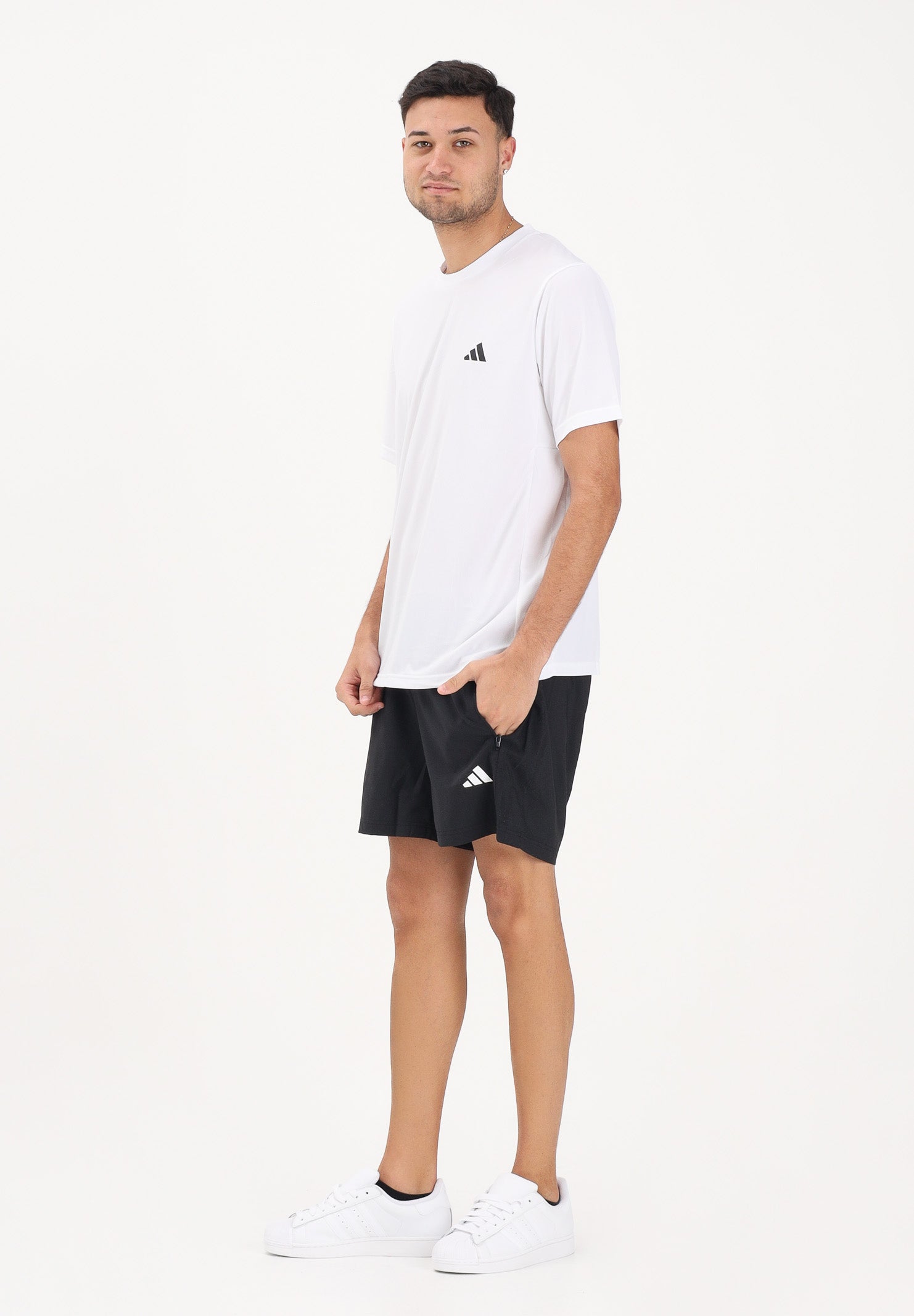 ADIDAS PERFORMANCE Shorts ESSENTIALS BASE WOVEN nero da uomo KA3549 . ADIDAS PERFORMANCE