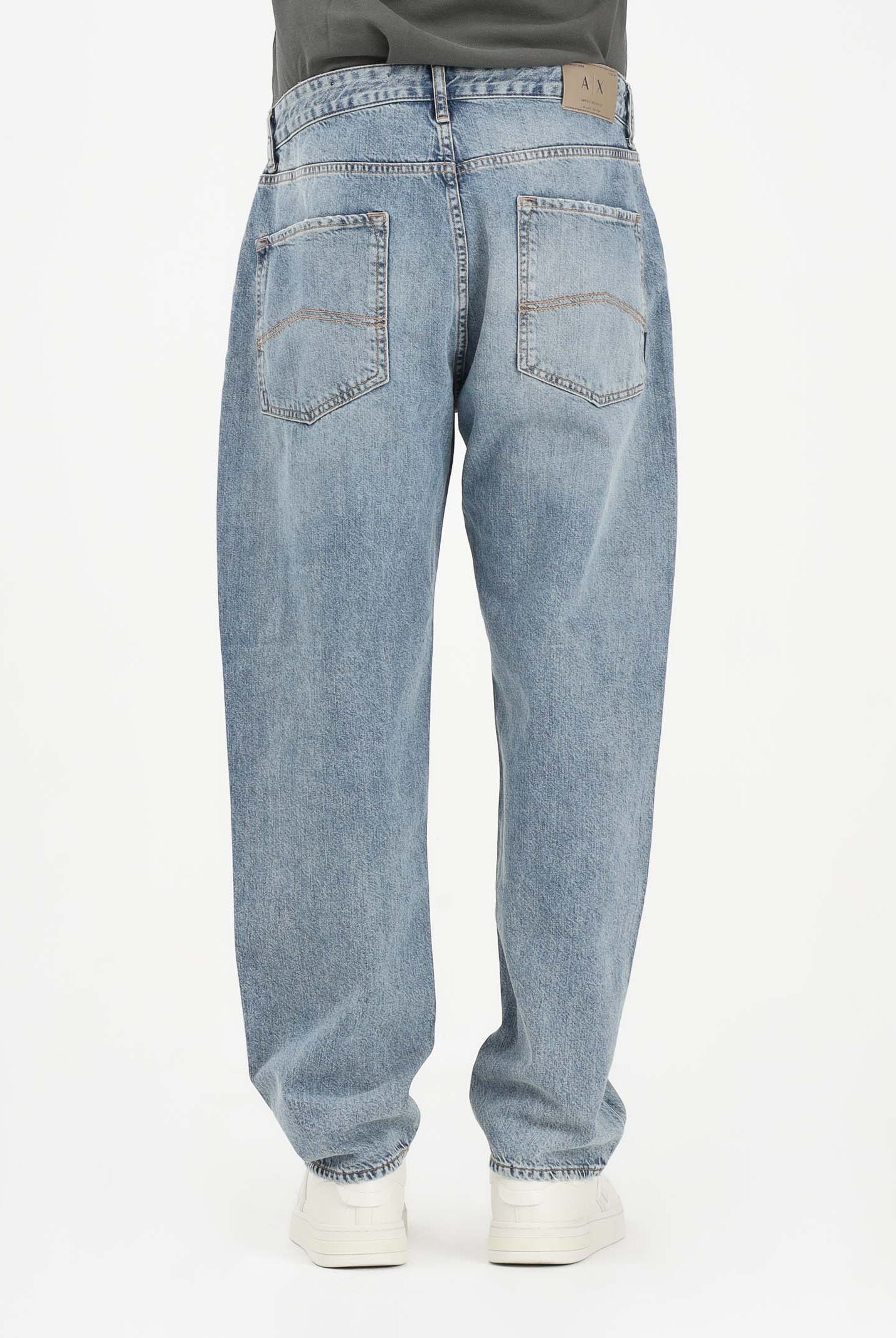 ARMANI EXCHANGE Jeans in denim da uomo con lavaggio chiaro effetto leggermente vissuto XM000075AF24014 MB001 ARMANI EXCHANGE
