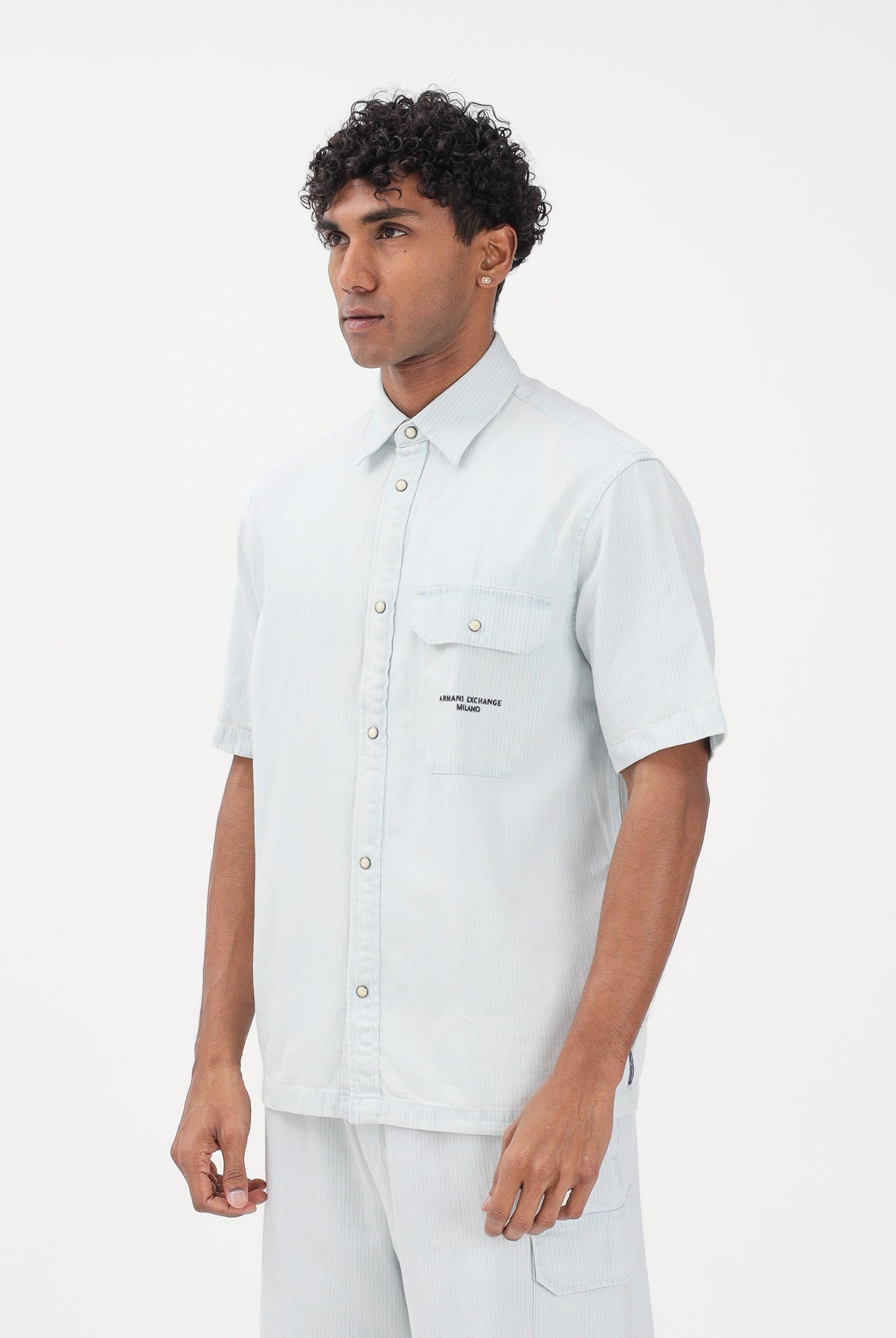 ARMANI EXCHANGE Camicia a manica corta celeste e bianca da uomo con motivo a righe XM002266AF22638 FB380 ARMANI EXCHANGE