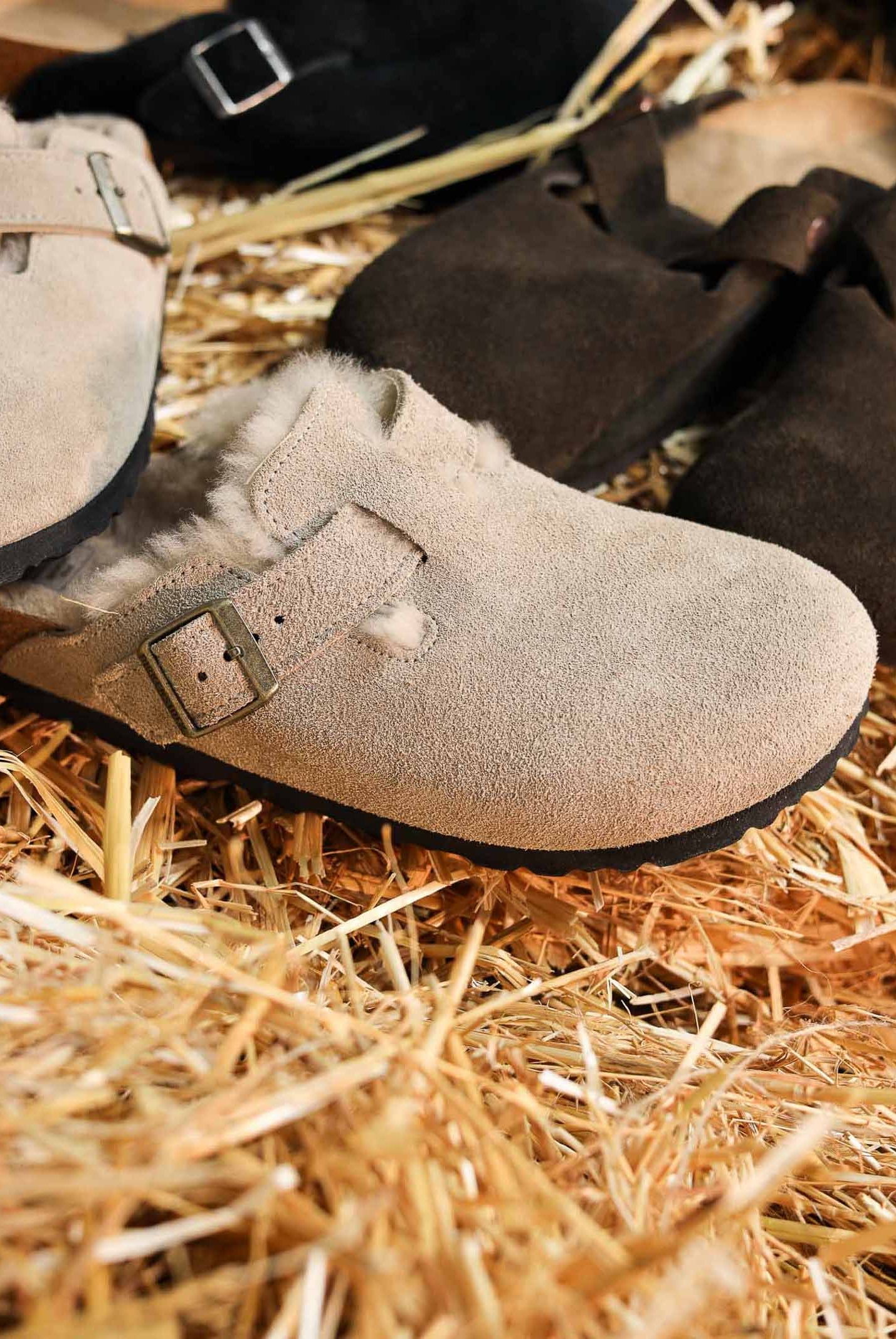 BIRKENSTOCK Ciabatte Boston con pelliccia beige per uomo e donna 1028299 . BIRKENSTOCK