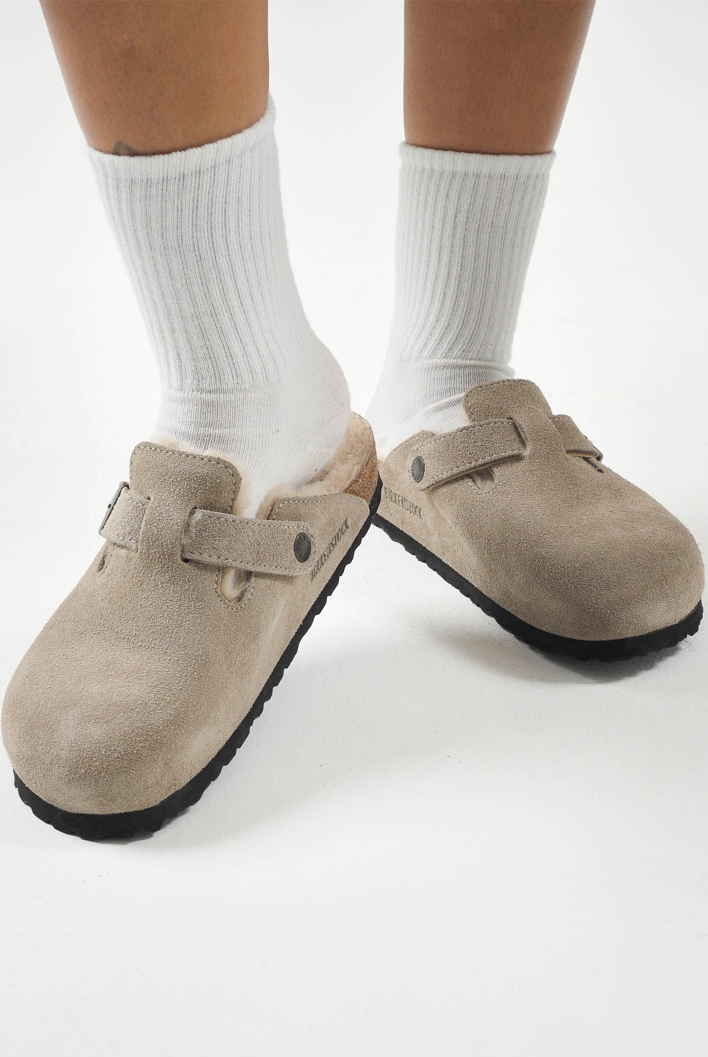 BIRKENSTOCK Ciabatte Boston con pelliccia beige per uomo e donna 1028299 . BIRKENSTOCK