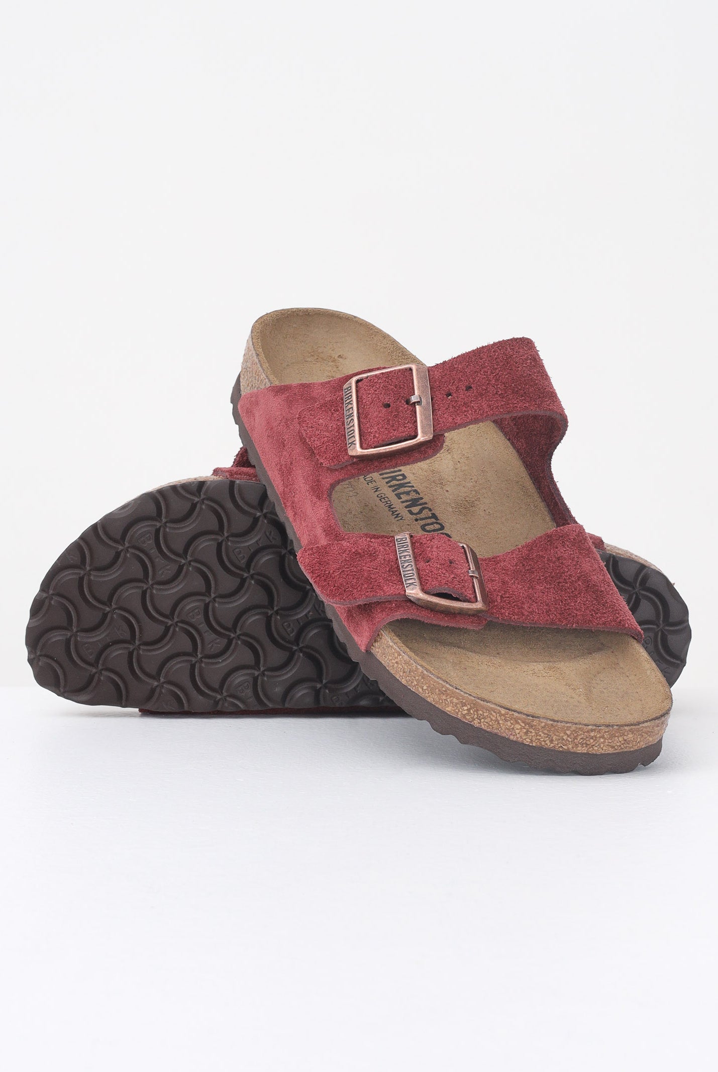 BIRKENSTOCK Ciabatte Arizona in pelle scamosciata bordeaux per uomo e donna 1028331 . BIRKENSTOCK