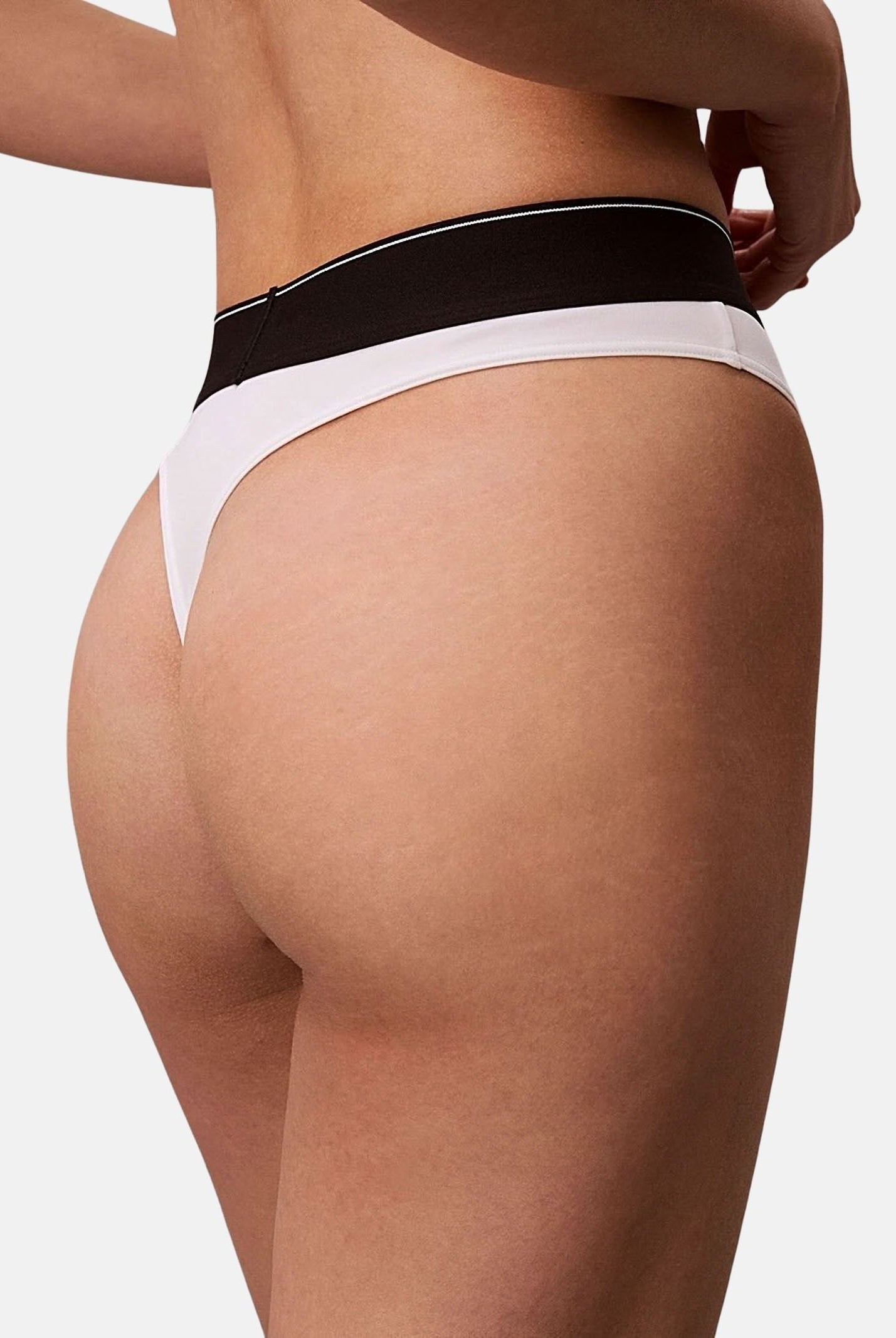 CALVIN KLEIN Perizoma bianco da donna LV00QF8813 100 CALVIN KLEIN