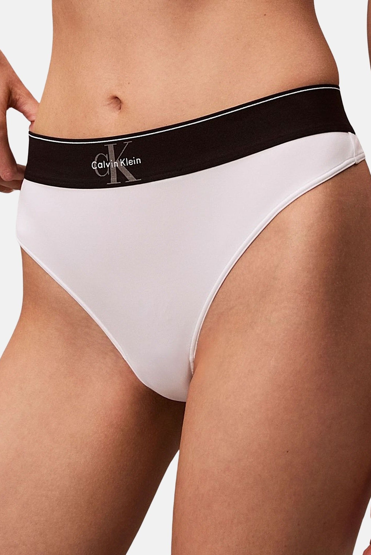 CALVIN KLEIN Perizoma bianco da donna LV00QF8813 100 CALVIN KLEIN
